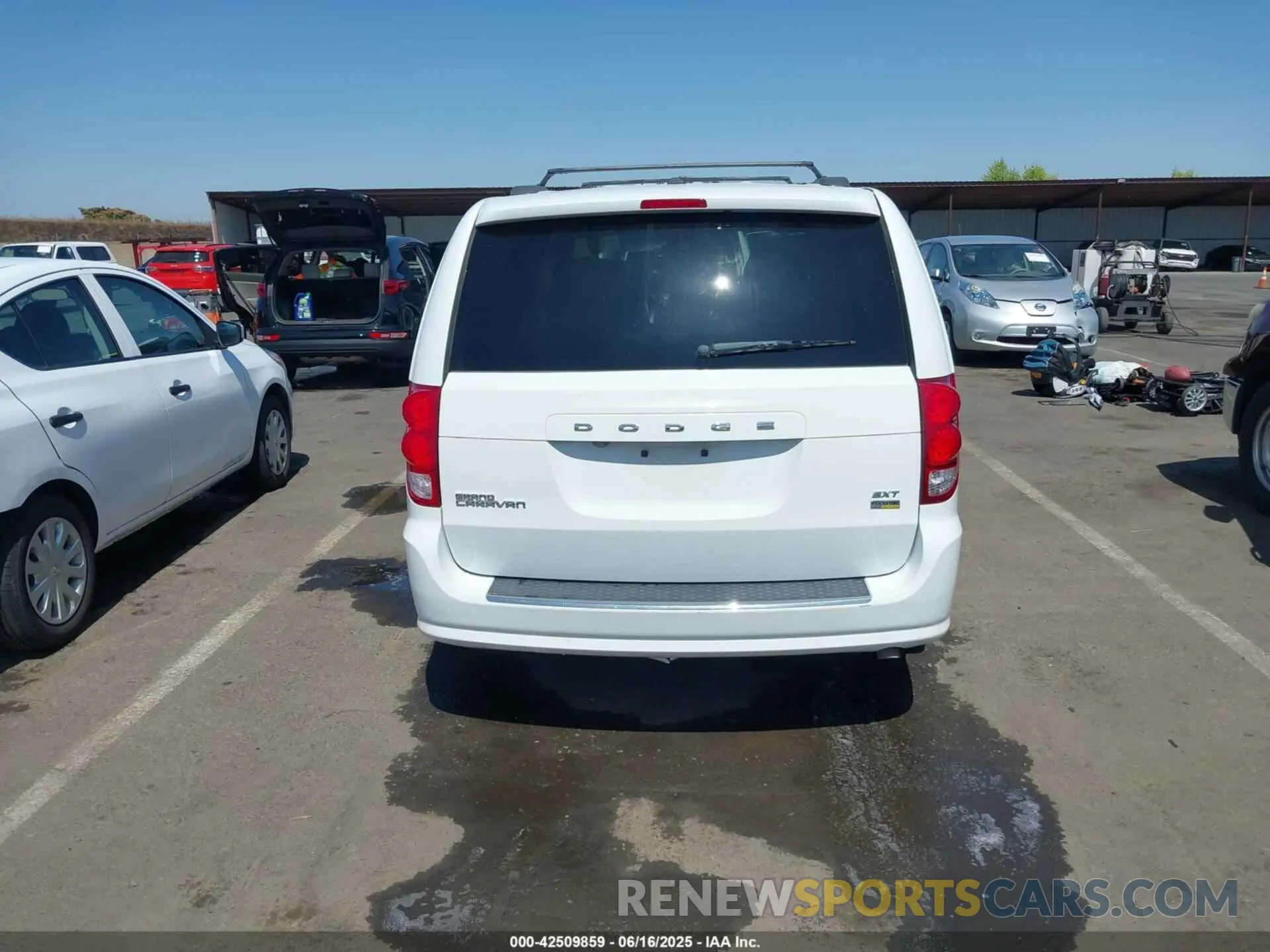 15 Photograph of a damaged car 2C4RDGEG0KR662602 DODGE GRAND CARAVAN 2019
