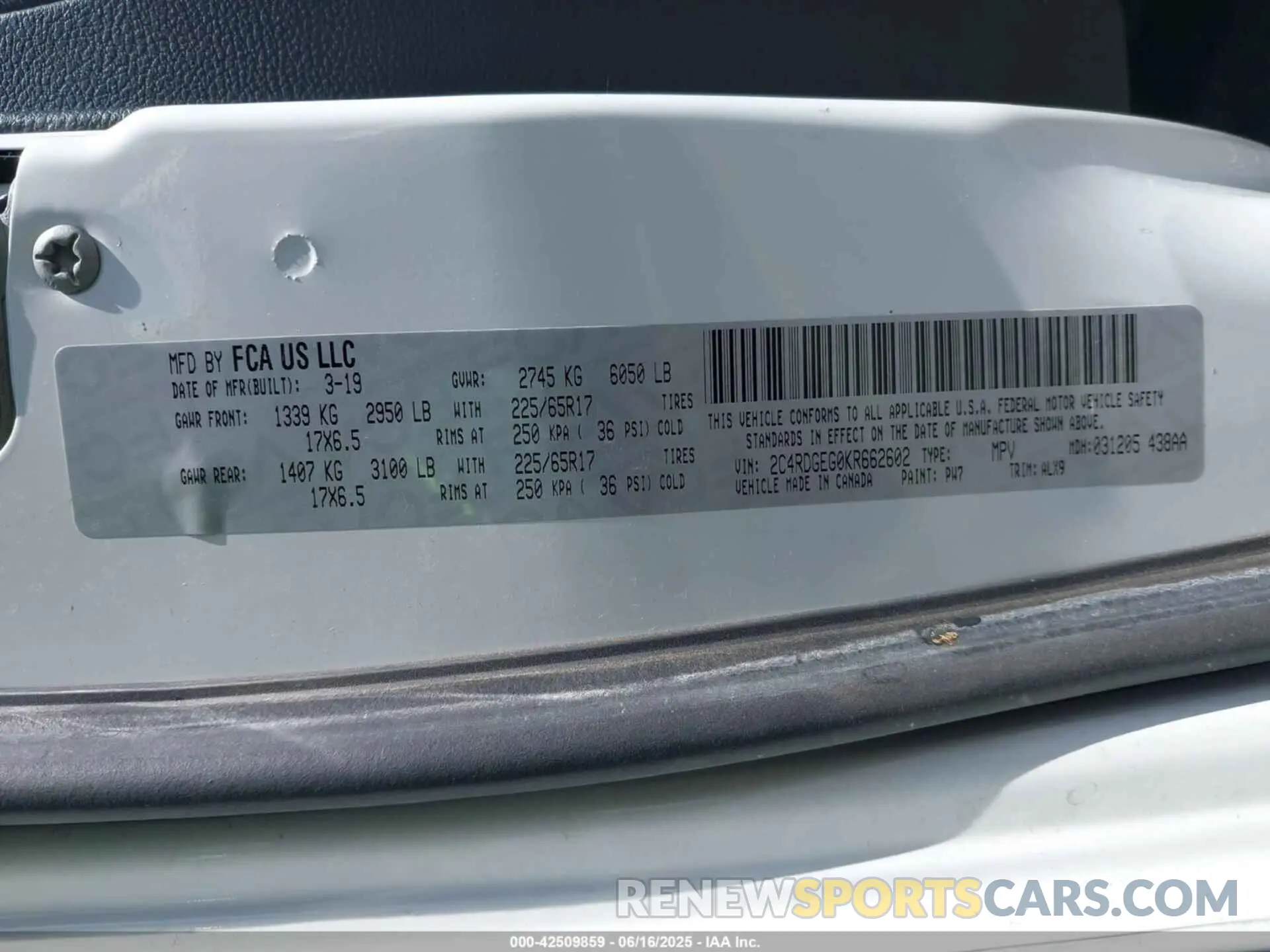 9 Photograph of a damaged car 2C4RDGEG0KR662602 DODGE GRAND CARAVAN 2019