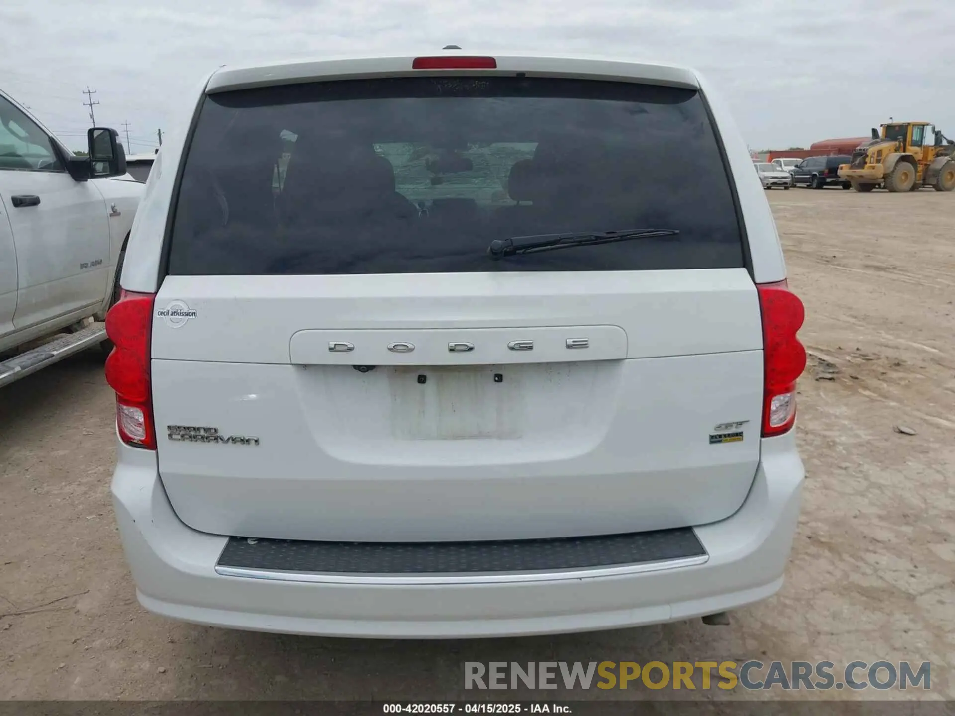 16 Photograph of a damaged car 2C4RDGEG0KR711653 DODGE GRAND CARAVAN 2019