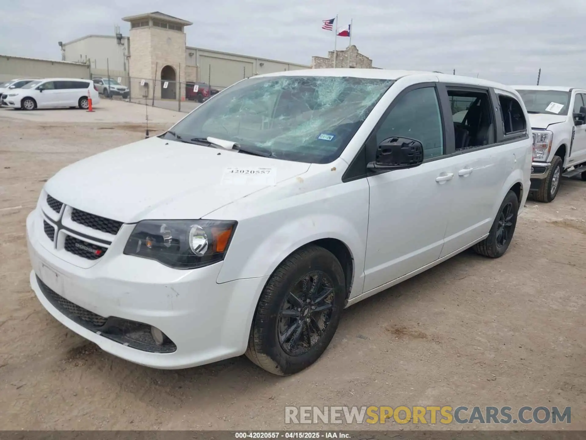 2 Photograph of a damaged car 2C4RDGEG0KR711653 DODGE GRAND CARAVAN 2019