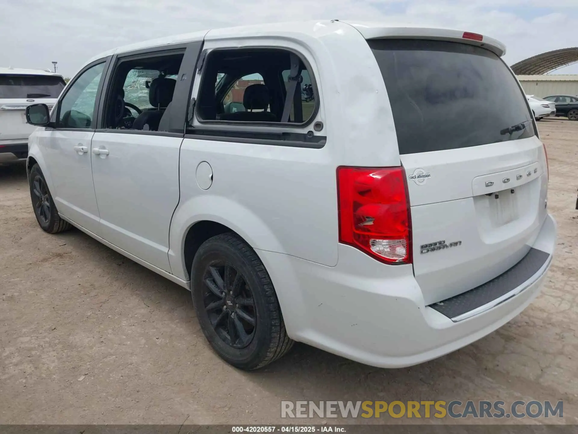 3 Photograph of a damaged car 2C4RDGEG0KR711653 DODGE GRAND CARAVAN 2019