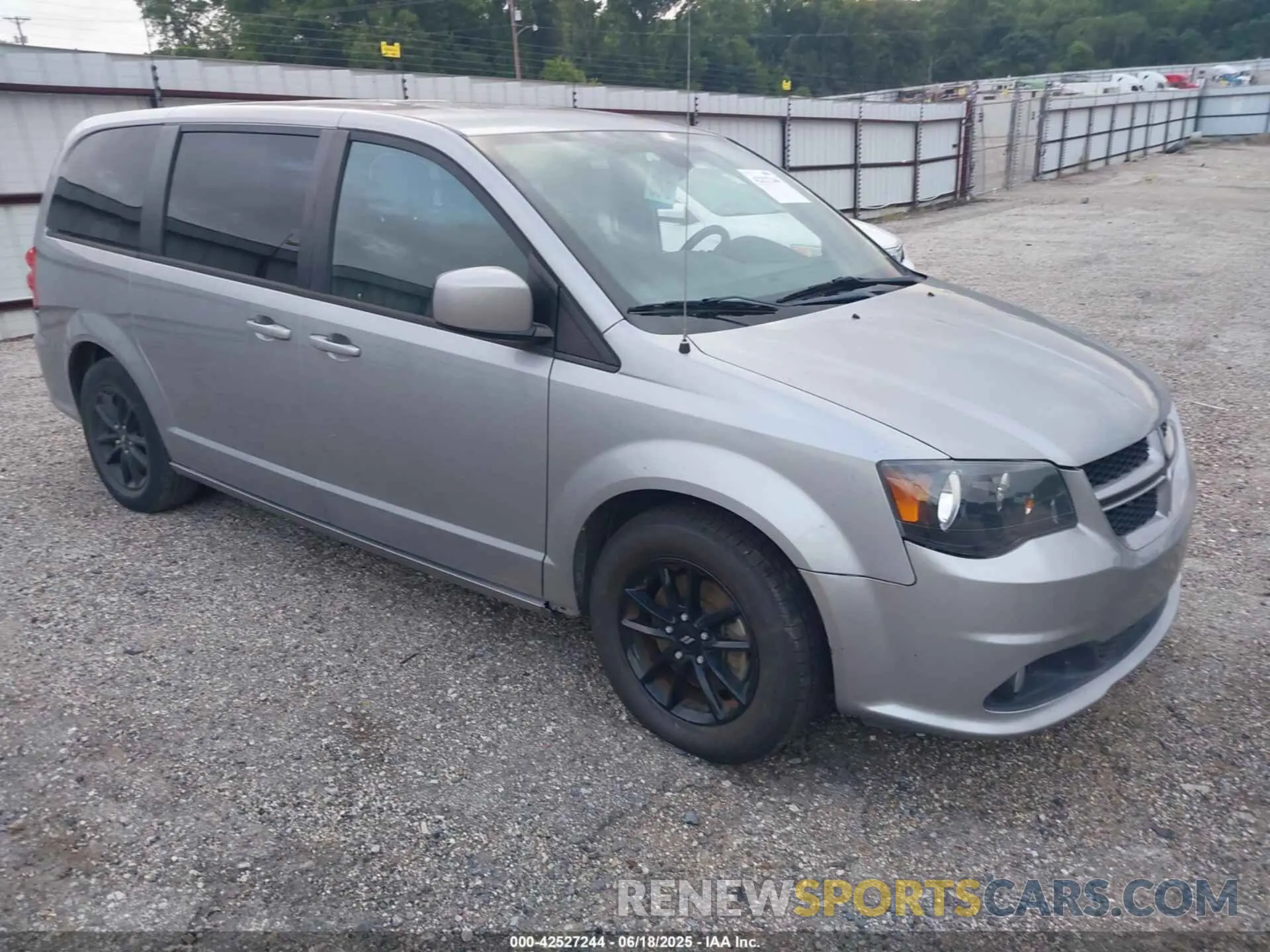 1 Photograph of a damaged car 2C4RDGEG0KR769570 DODGE GRAND CARAVAN 2019