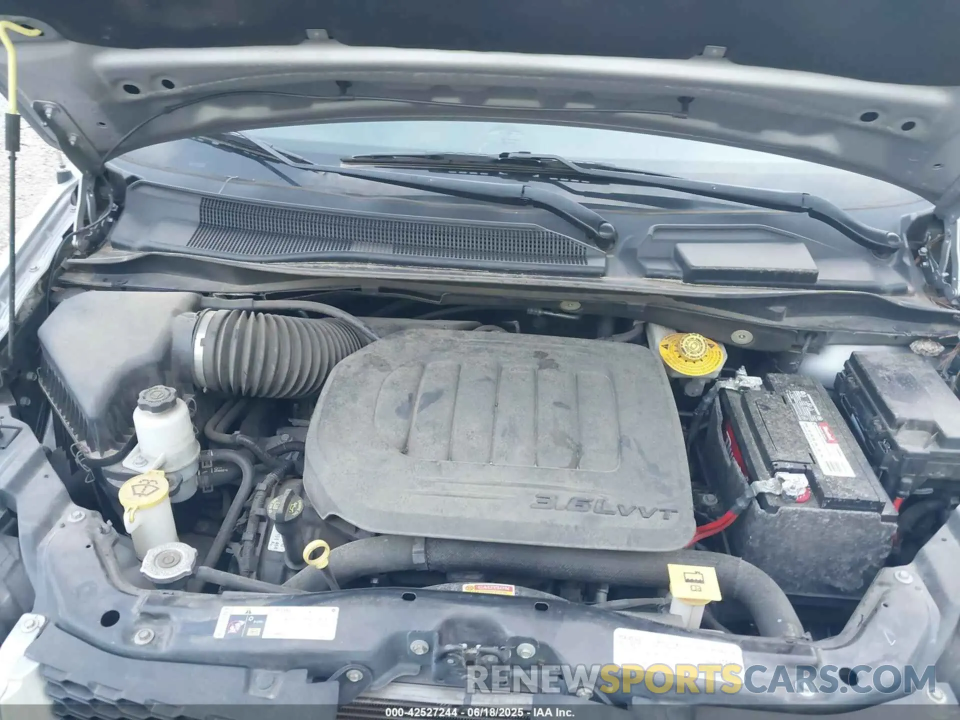 10 Photograph of a damaged car 2C4RDGEG0KR769570 DODGE GRAND CARAVAN 2019