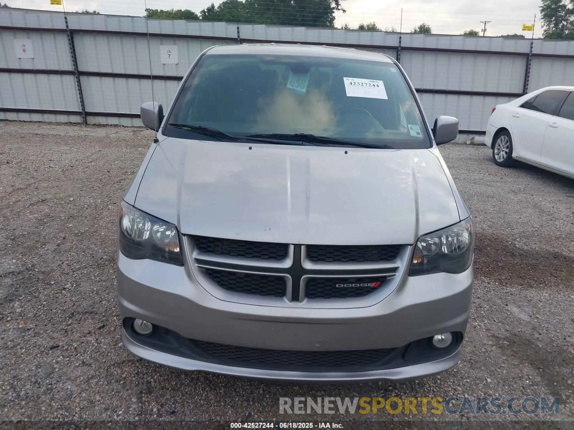 13 Photograph of a damaged car 2C4RDGEG0KR769570 DODGE GRAND CARAVAN 2019