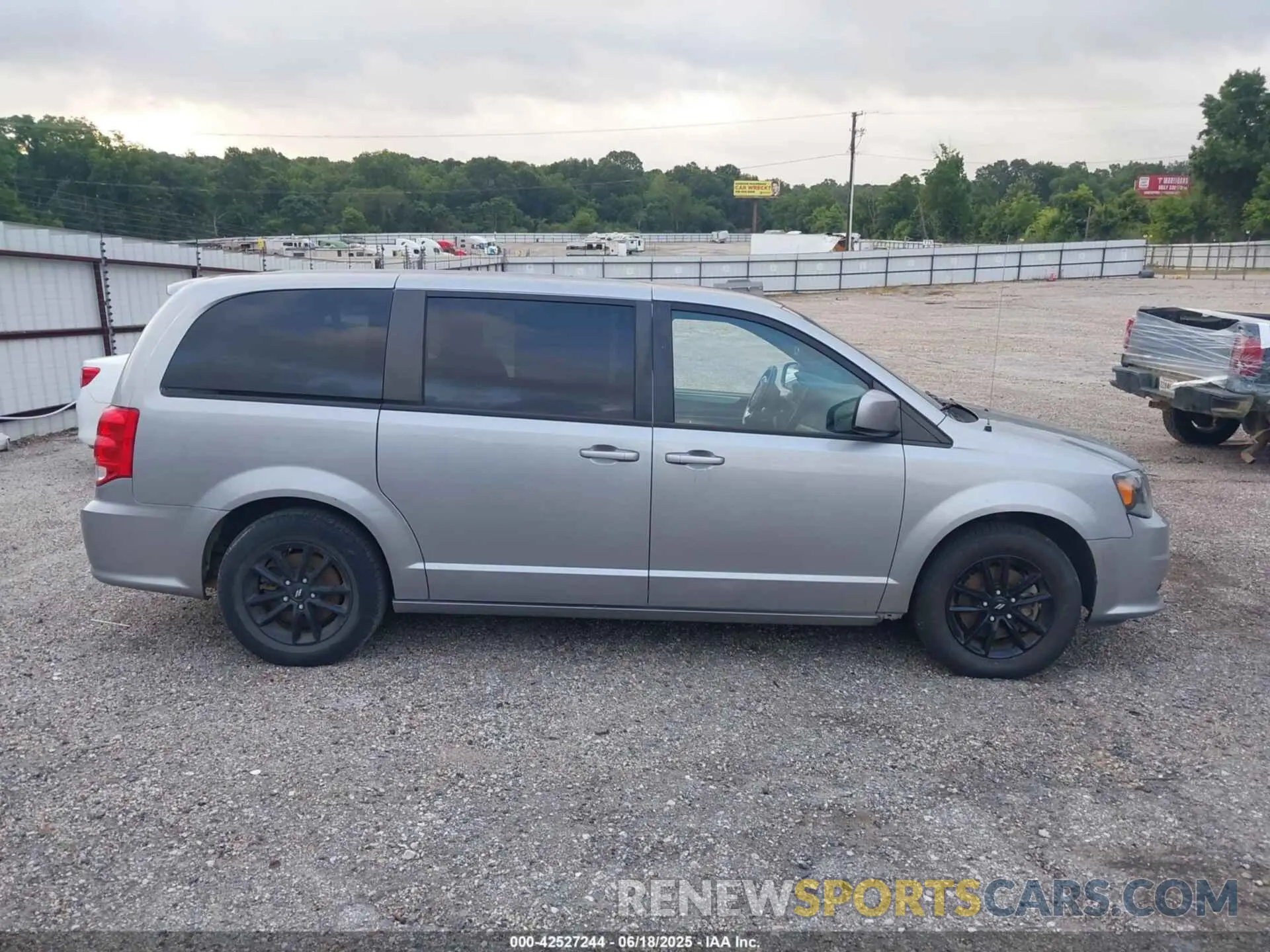 14 Photograph of a damaged car 2C4RDGEG0KR769570 DODGE GRAND CARAVAN 2019