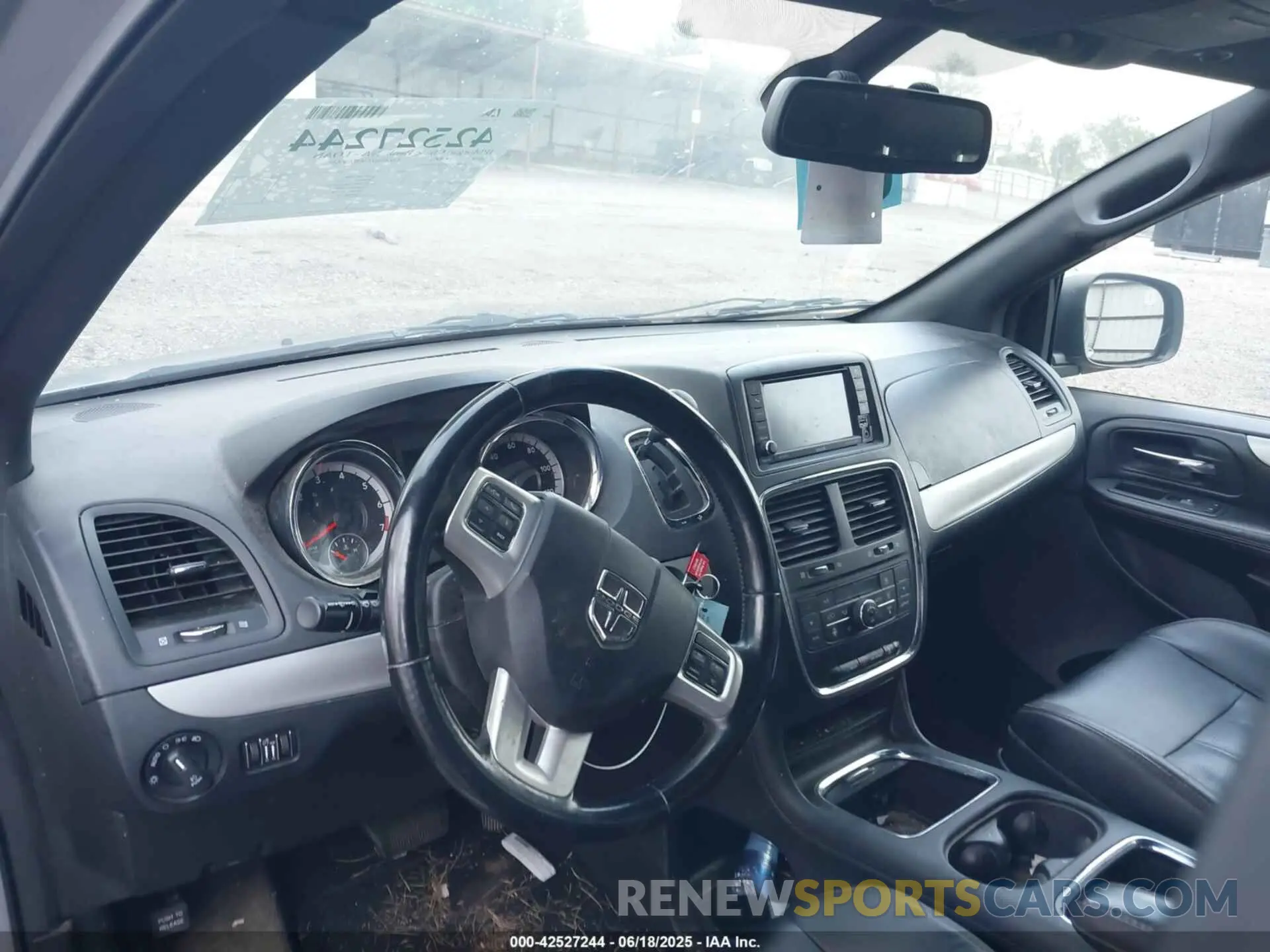 18 Photograph of a damaged car 2C4RDGEG0KR769570 DODGE GRAND CARAVAN 2019
