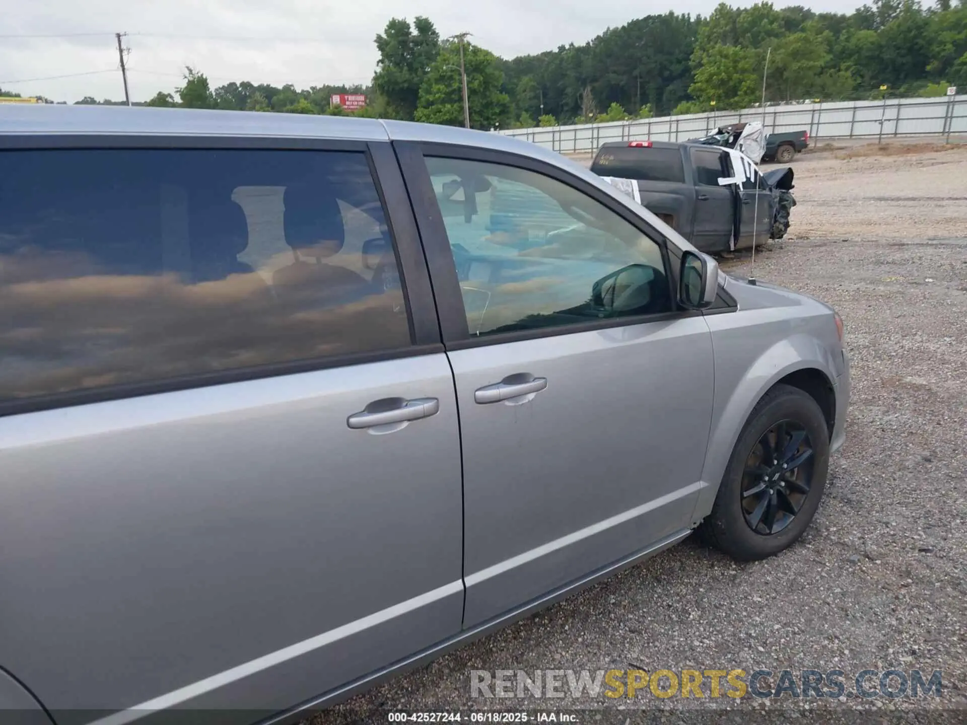 21 Photograph of a damaged car 2C4RDGEG0KR769570 DODGE GRAND CARAVAN 2019