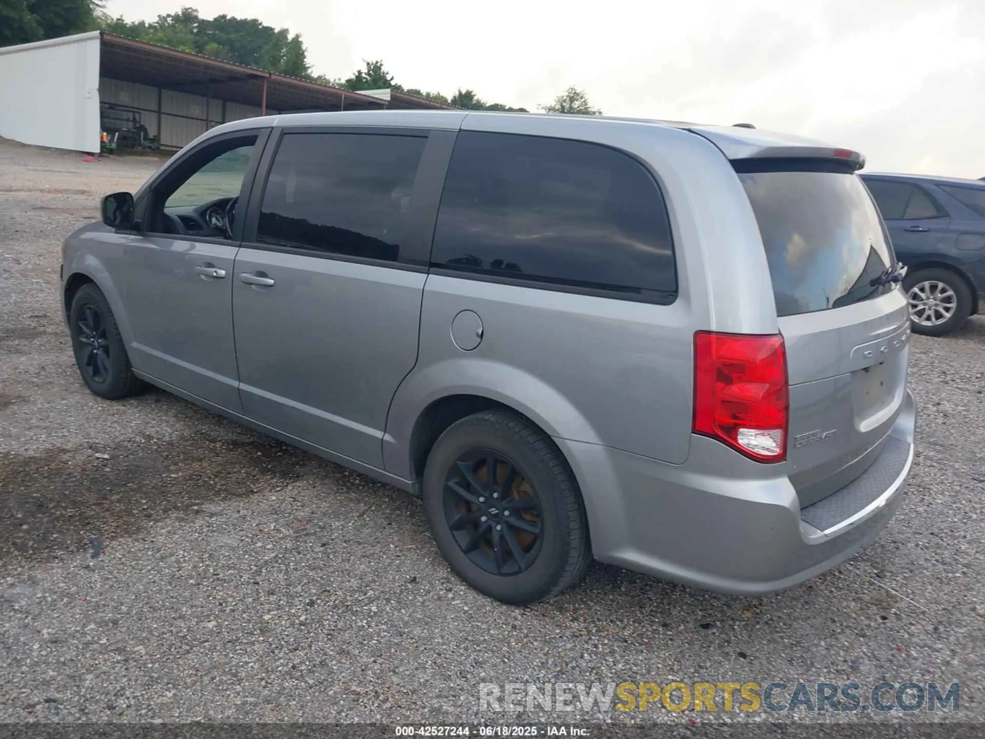 3 Photograph of a damaged car 2C4RDGEG0KR769570 DODGE GRAND CARAVAN 2019