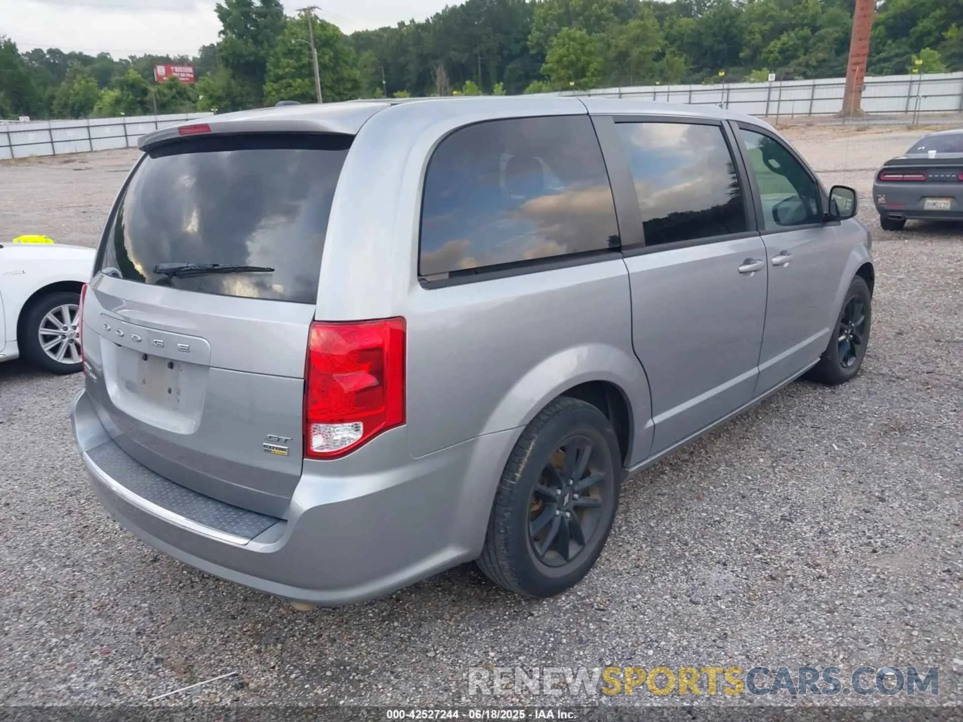 4 Photograph of a damaged car 2C4RDGEG0KR769570 DODGE GRAND CARAVAN 2019
