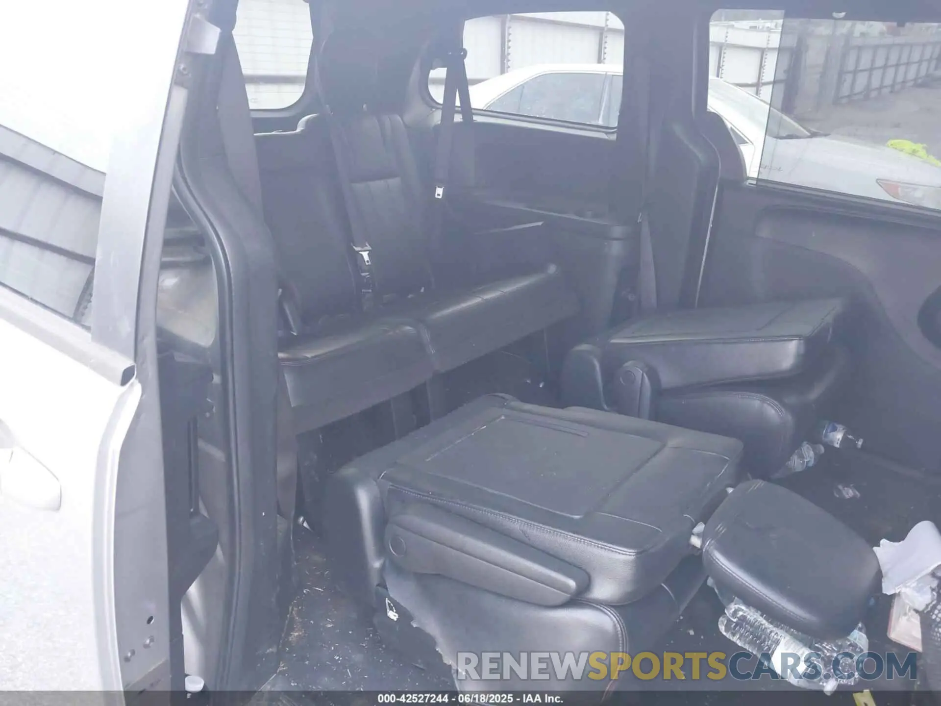 8 Photograph of a damaged car 2C4RDGEG0KR769570 DODGE GRAND CARAVAN 2019