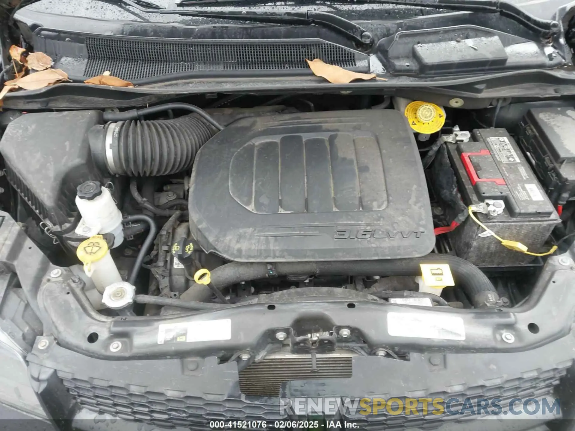 10 Photograph of a damaged car 2C4RDGEG0KR770038 DODGE GRAND CARAVAN 2019