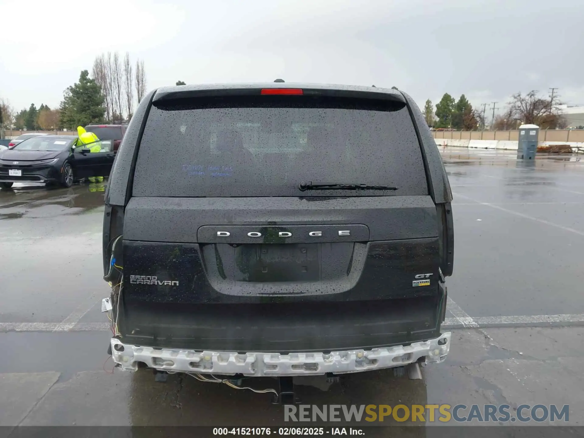 17 Photograph of a damaged car 2C4RDGEG0KR770038 DODGE GRAND CARAVAN 2019