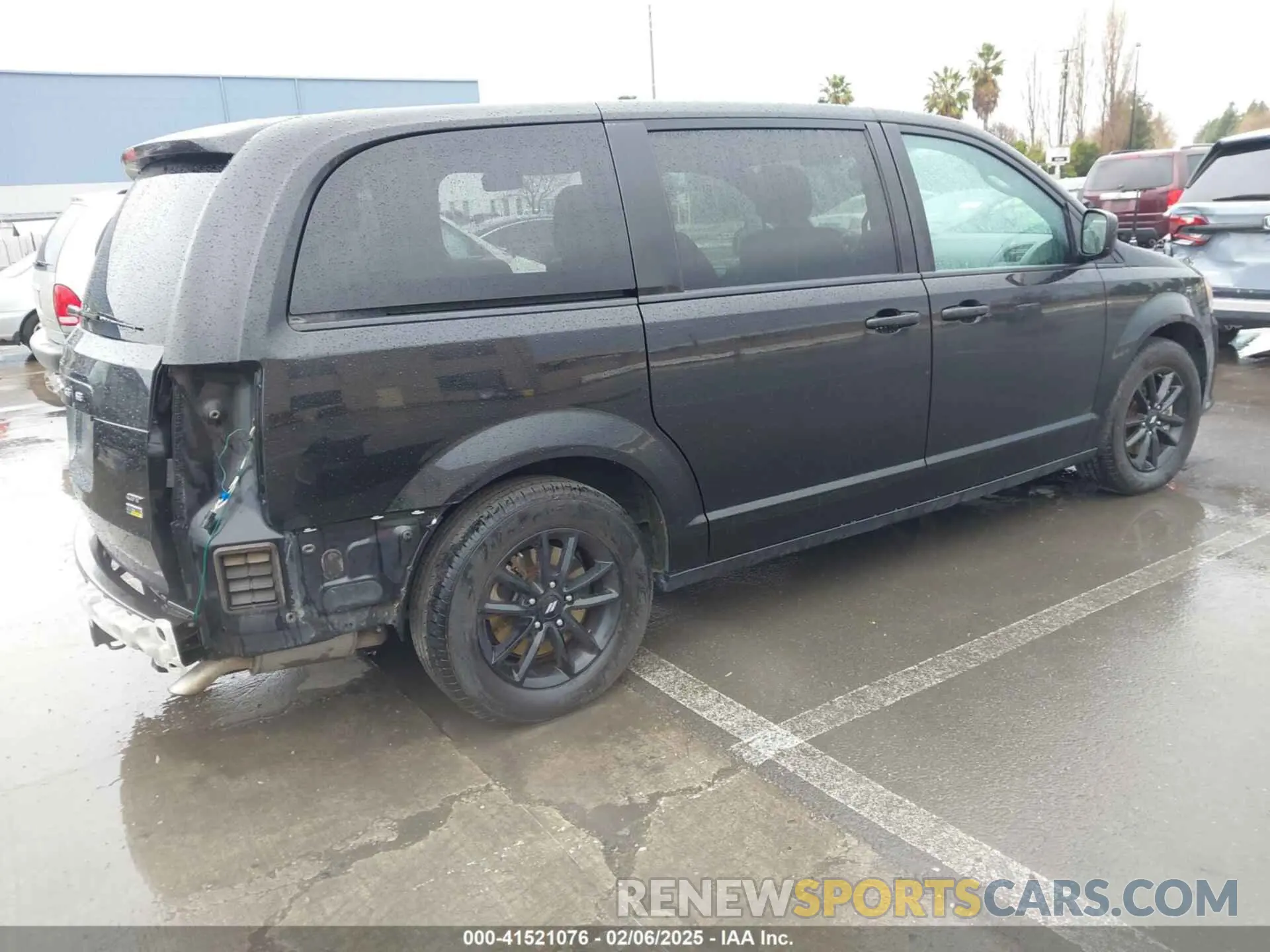 4 Photograph of a damaged car 2C4RDGEG0KR770038 DODGE GRAND CARAVAN 2019