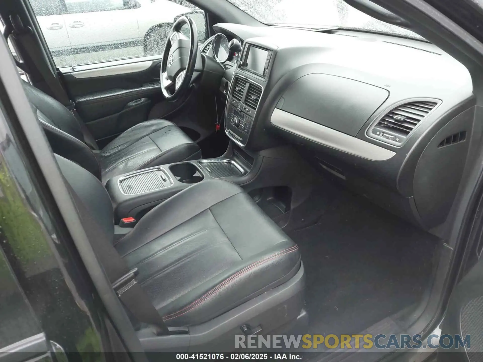 5 Photograph of a damaged car 2C4RDGEG0KR770038 DODGE GRAND CARAVAN 2019