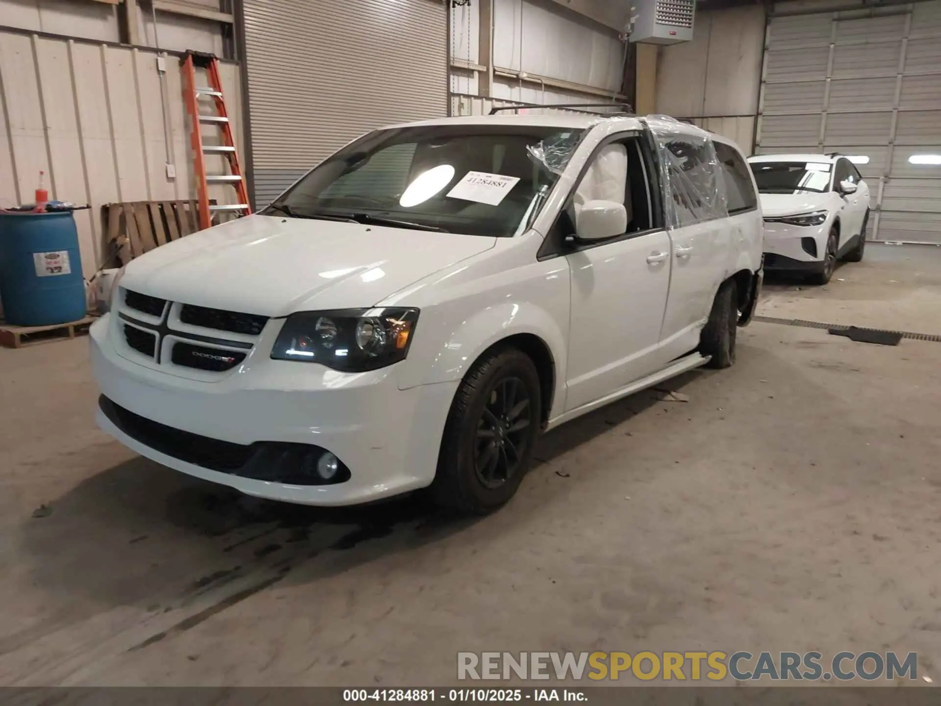 2 Photograph of a damaged car 2C4RDGEG0KR787101 DODGE GRAND CARAVAN 2019