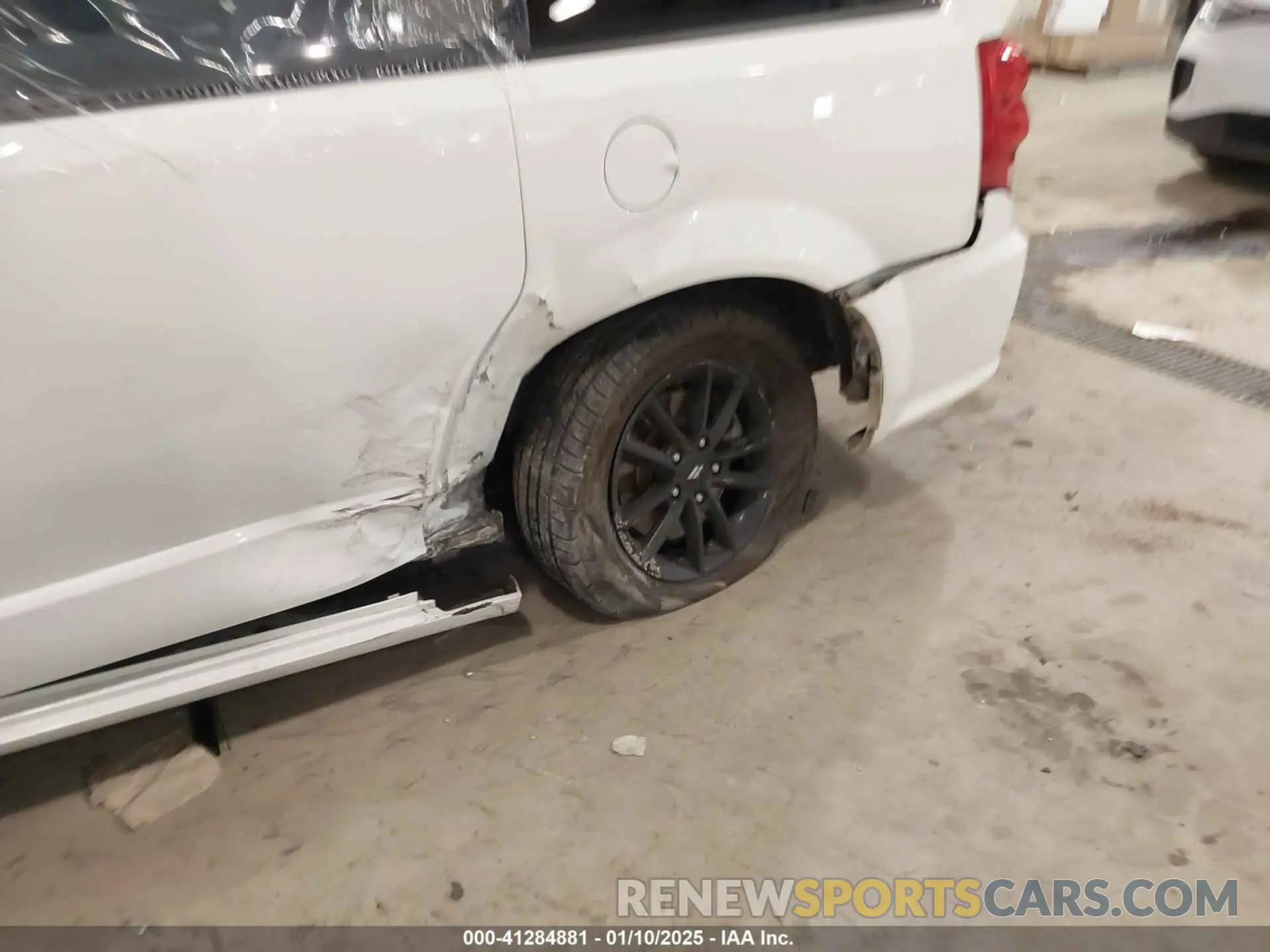 6 Photograph of a damaged car 2C4RDGEG0KR787101 DODGE GRAND CARAVAN 2019