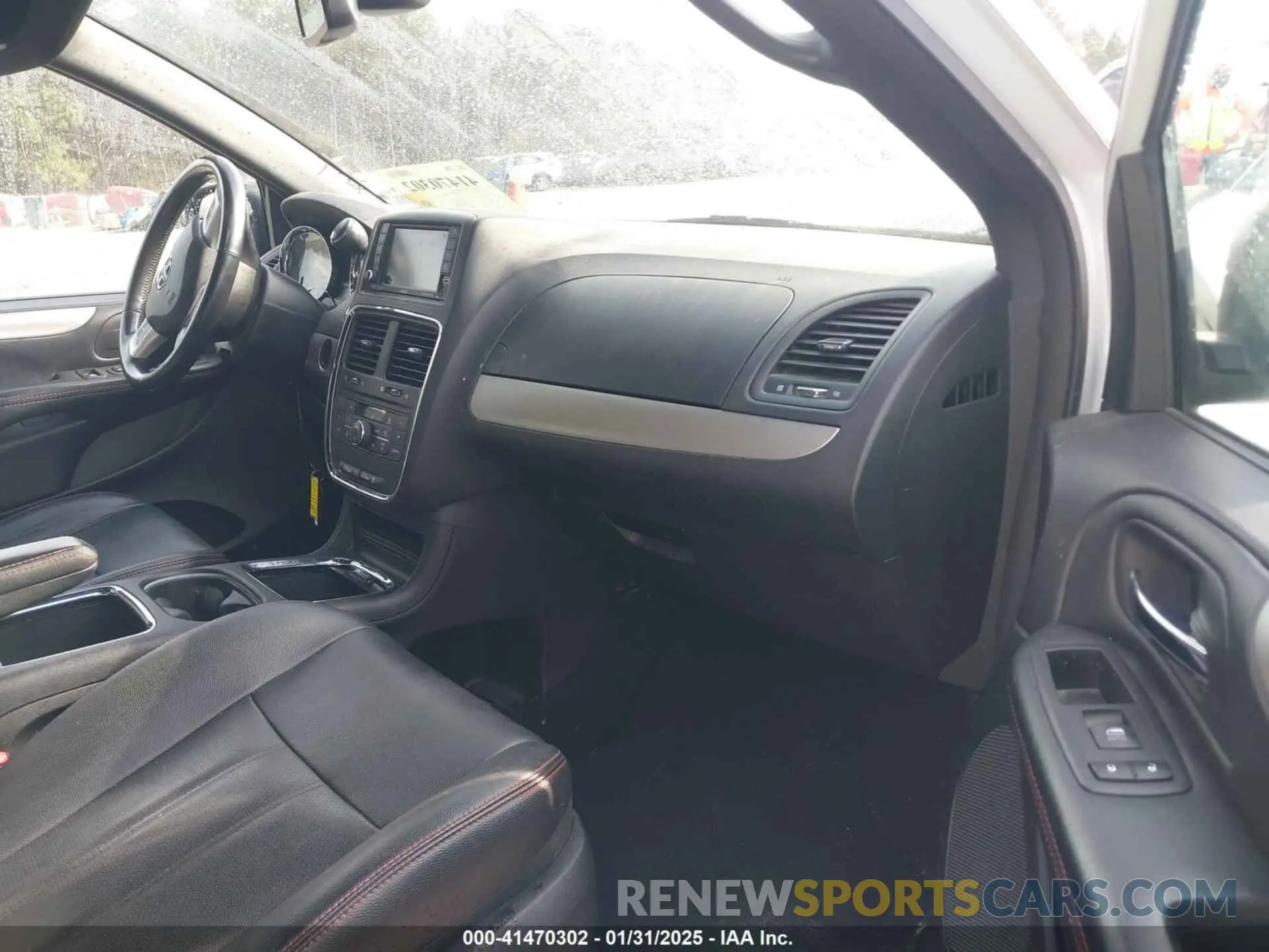 5 Photograph of a damaged car 2C4RDGEG1KR622884 DODGE GRAND CARAVAN 2019