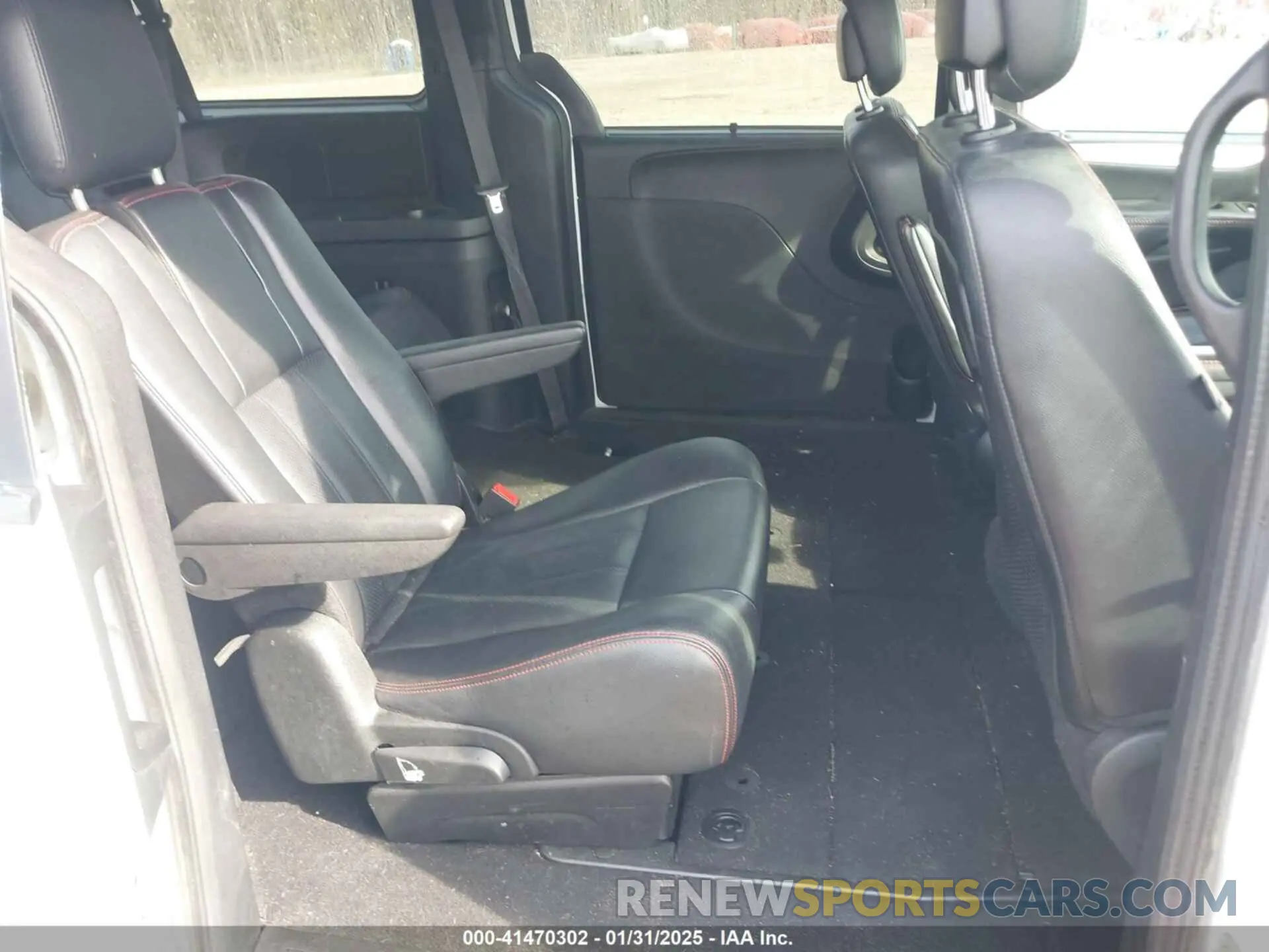 8 Photograph of a damaged car 2C4RDGEG1KR622884 DODGE GRAND CARAVAN 2019