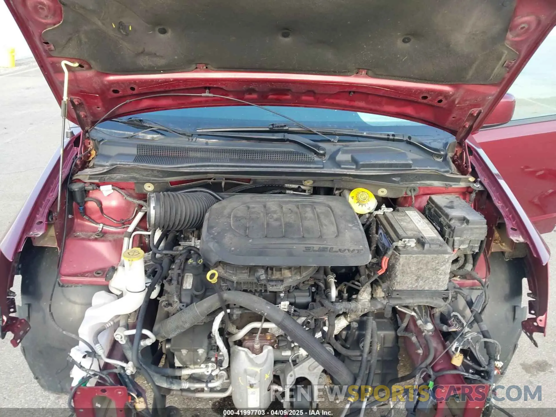 10 Photograph of a damaged car 2C4RDGEG1KR671292 DODGE GRAND CARAVAN 2019