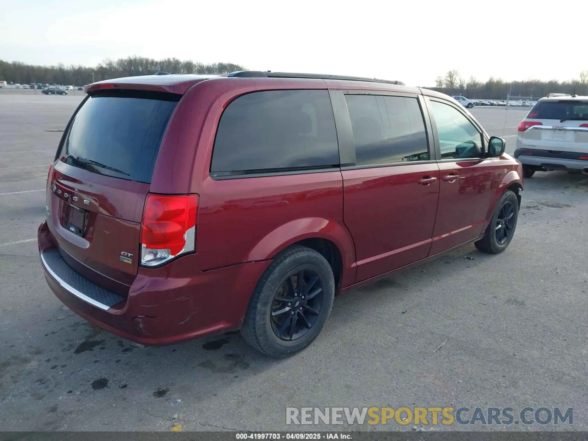 4 Photograph of a damaged car 2C4RDGEG1KR671292 DODGE GRAND CARAVAN 2019