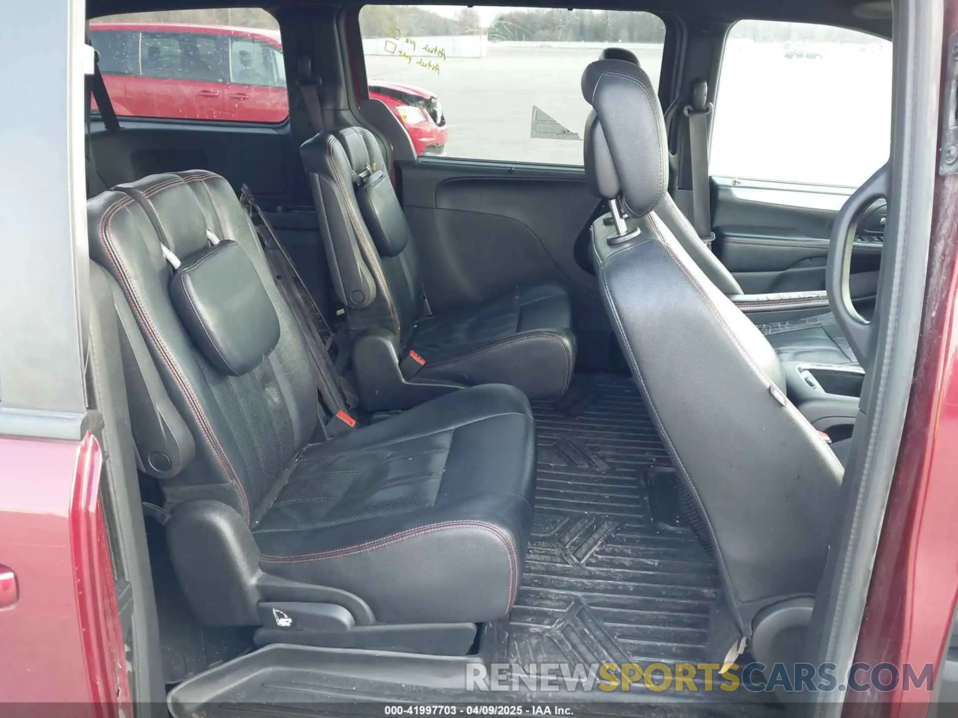 8 Photograph of a damaged car 2C4RDGEG1KR671292 DODGE GRAND CARAVAN 2019