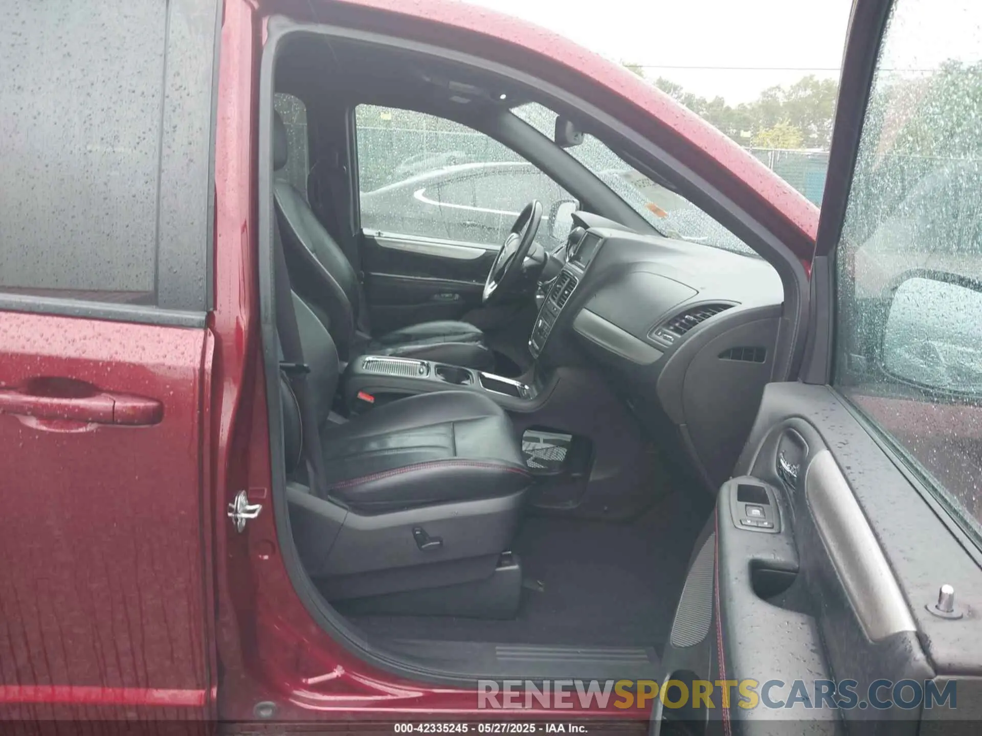 5 Photograph of a damaged car 2C4RDGEG1KR711256 DODGE GRAND CARAVAN 2019
