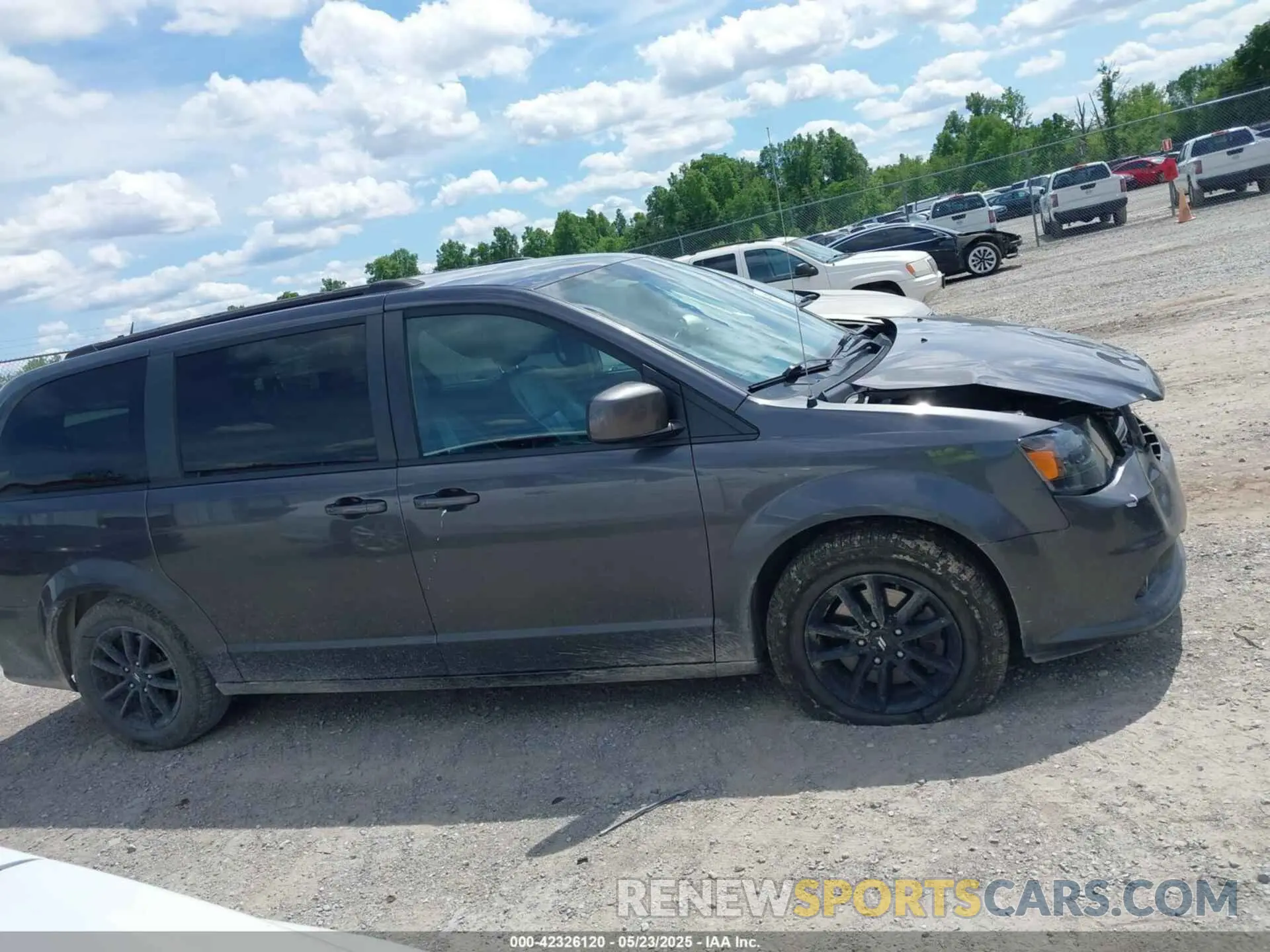 13 Photograph of a damaged car 2C4RDGEG1KR752552 DODGE GRAND CARAVAN 2019