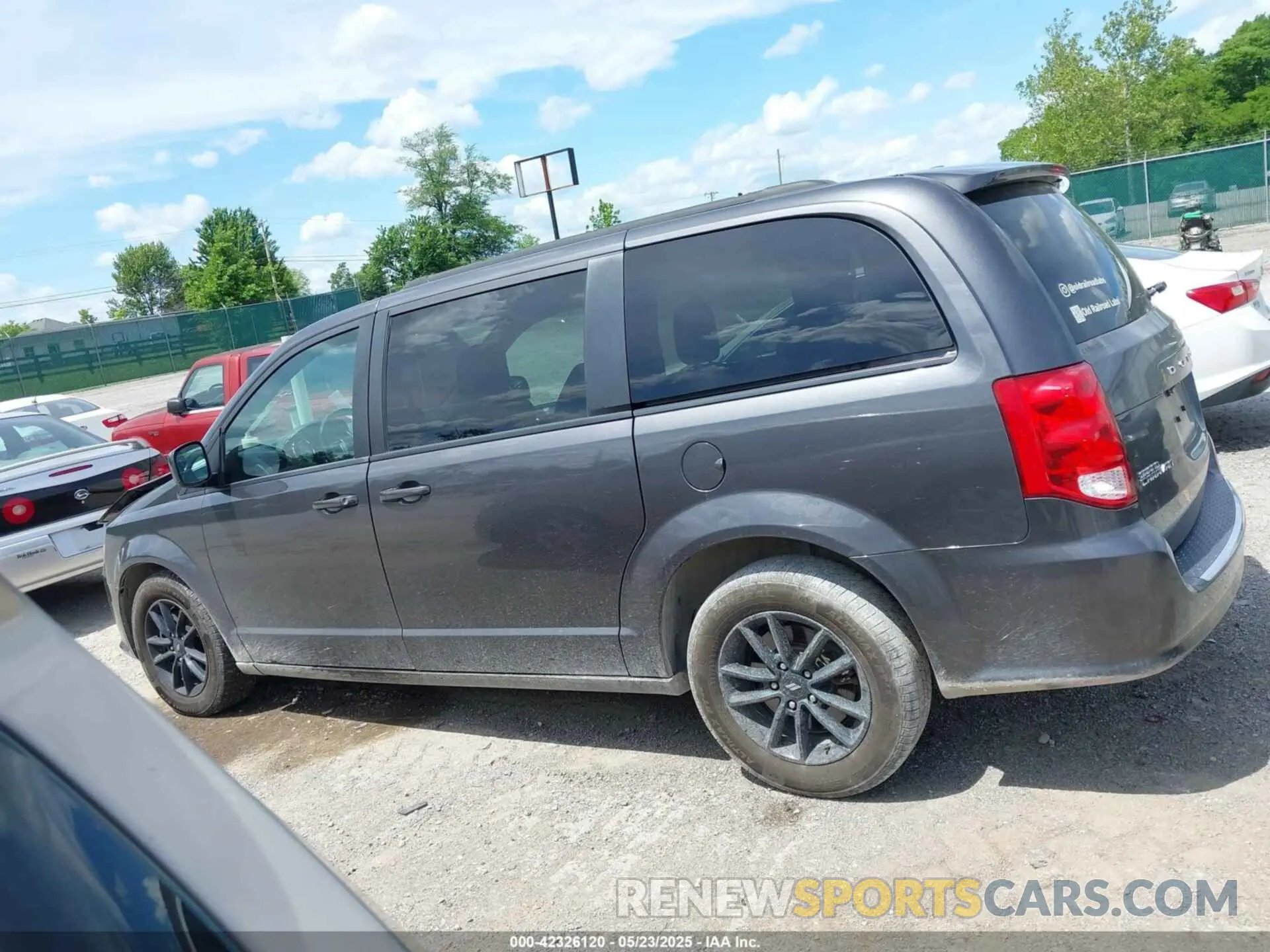 14 Photograph of a damaged car 2C4RDGEG1KR752552 DODGE GRAND CARAVAN 2019