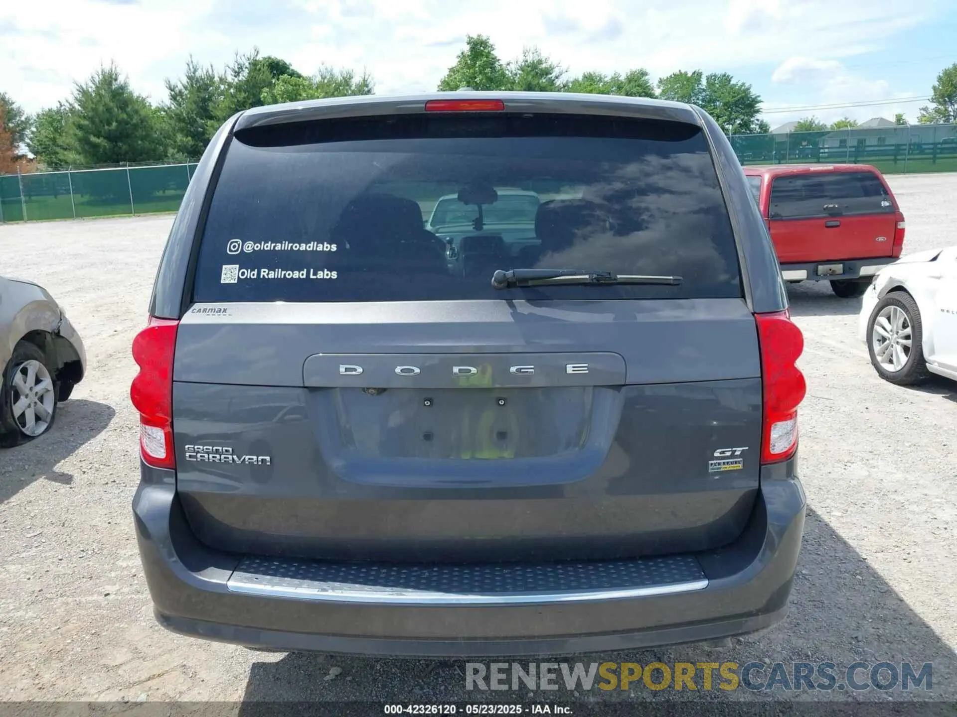 16 Photograph of a damaged car 2C4RDGEG1KR752552 DODGE GRAND CARAVAN 2019