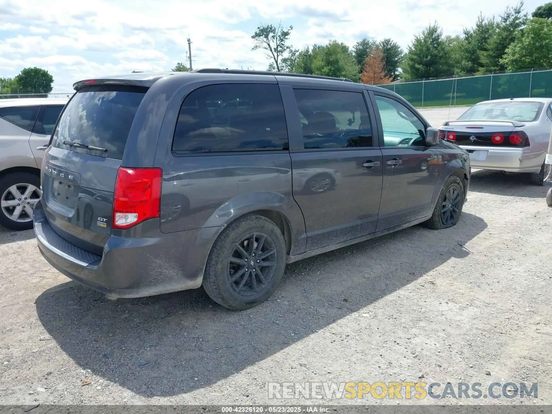 4 Photograph of a damaged car 2C4RDGEG1KR752552 DODGE GRAND CARAVAN 2019