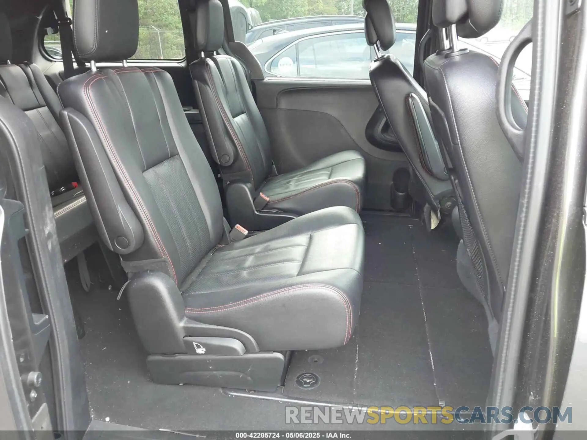 8 Photograph of a damaged car 2C4RDGEG2KR520641 DODGE GRAND CARAVAN 2019