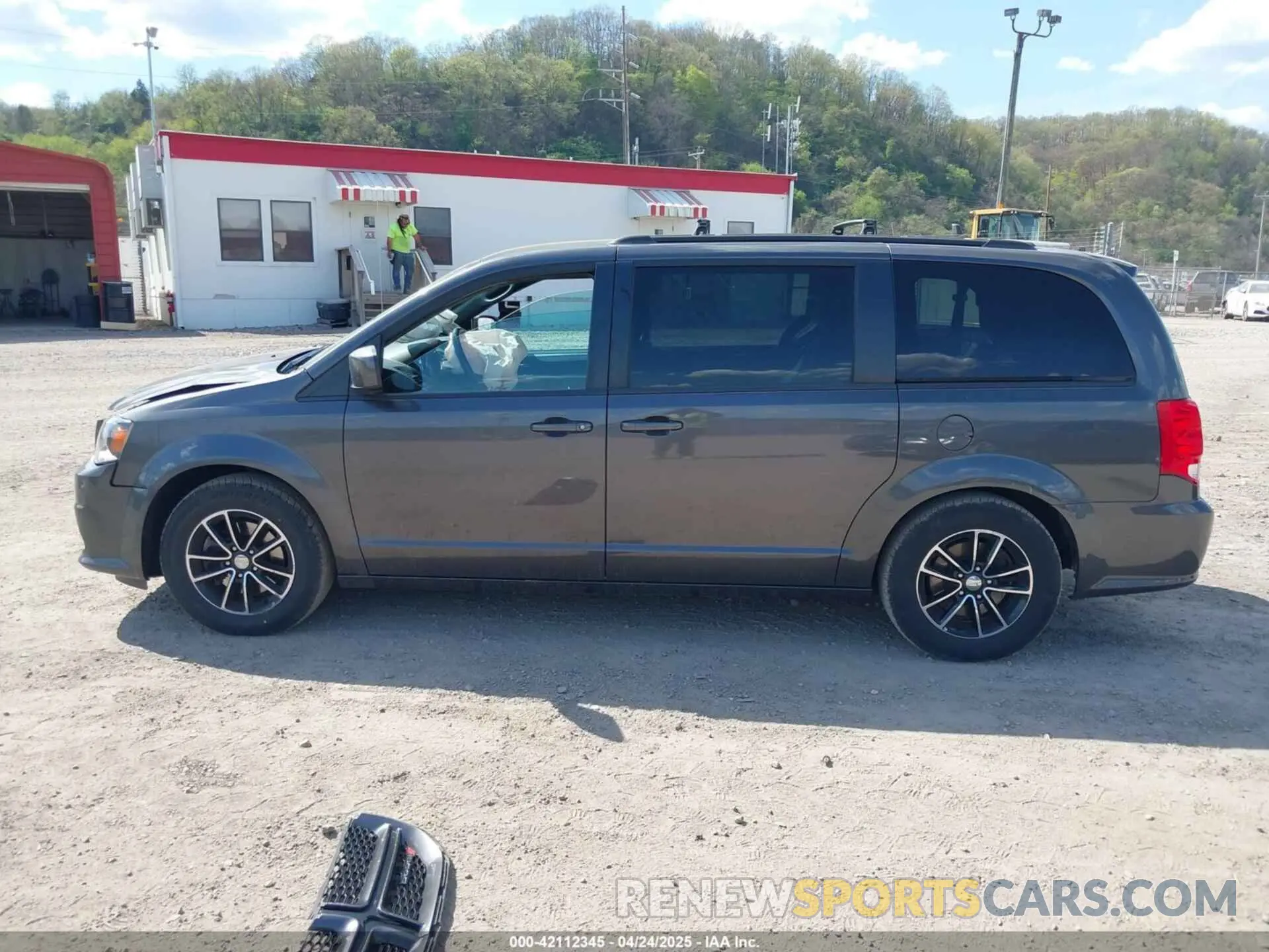 15 Photograph of a damaged car 2C4RDGEG2KR520882 DODGE GRAND CARAVAN 2019