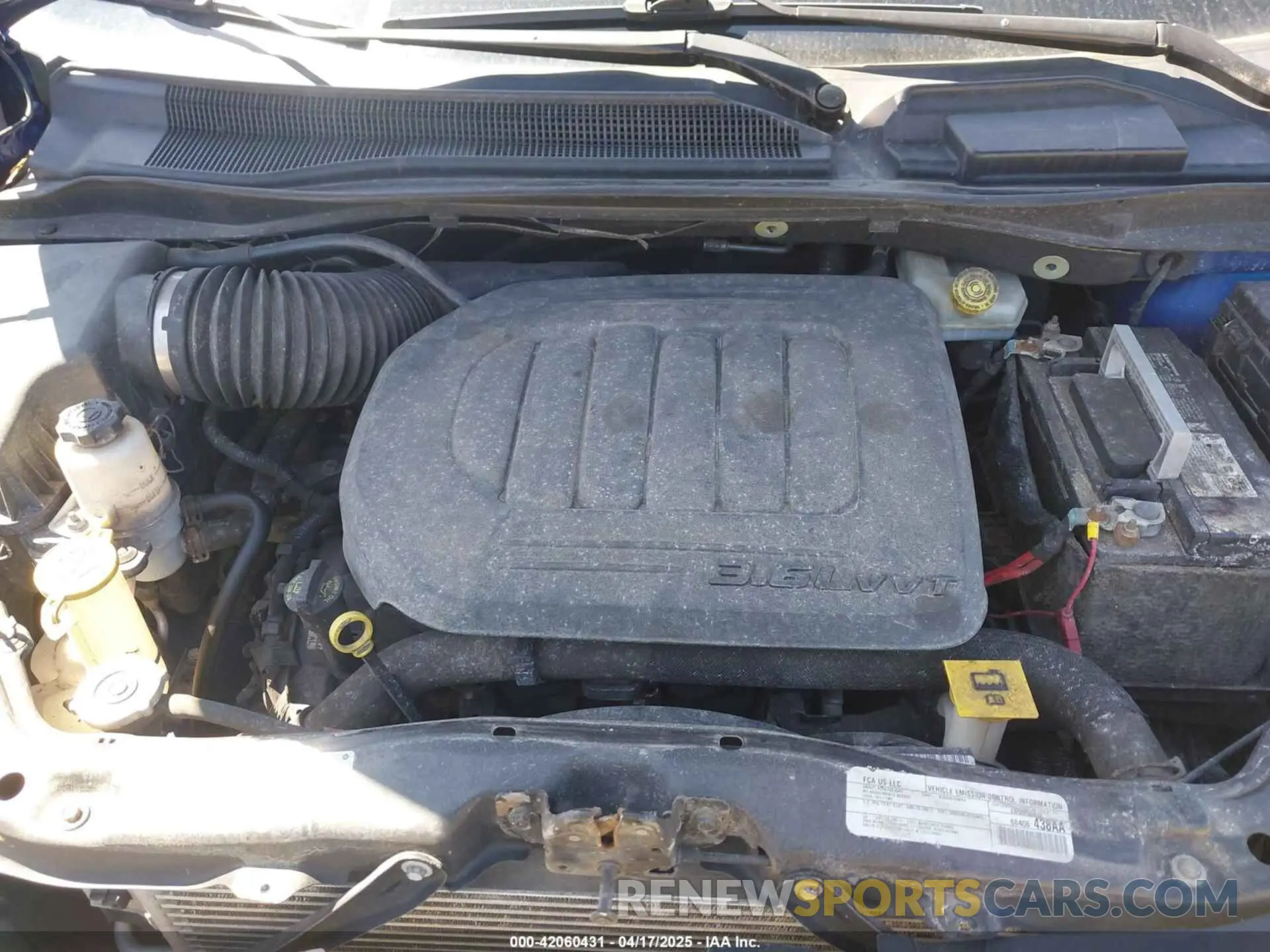 10 Photograph of a damaged car 2C4RDGEG2KR563179 DODGE GRAND CARAVAN 2019