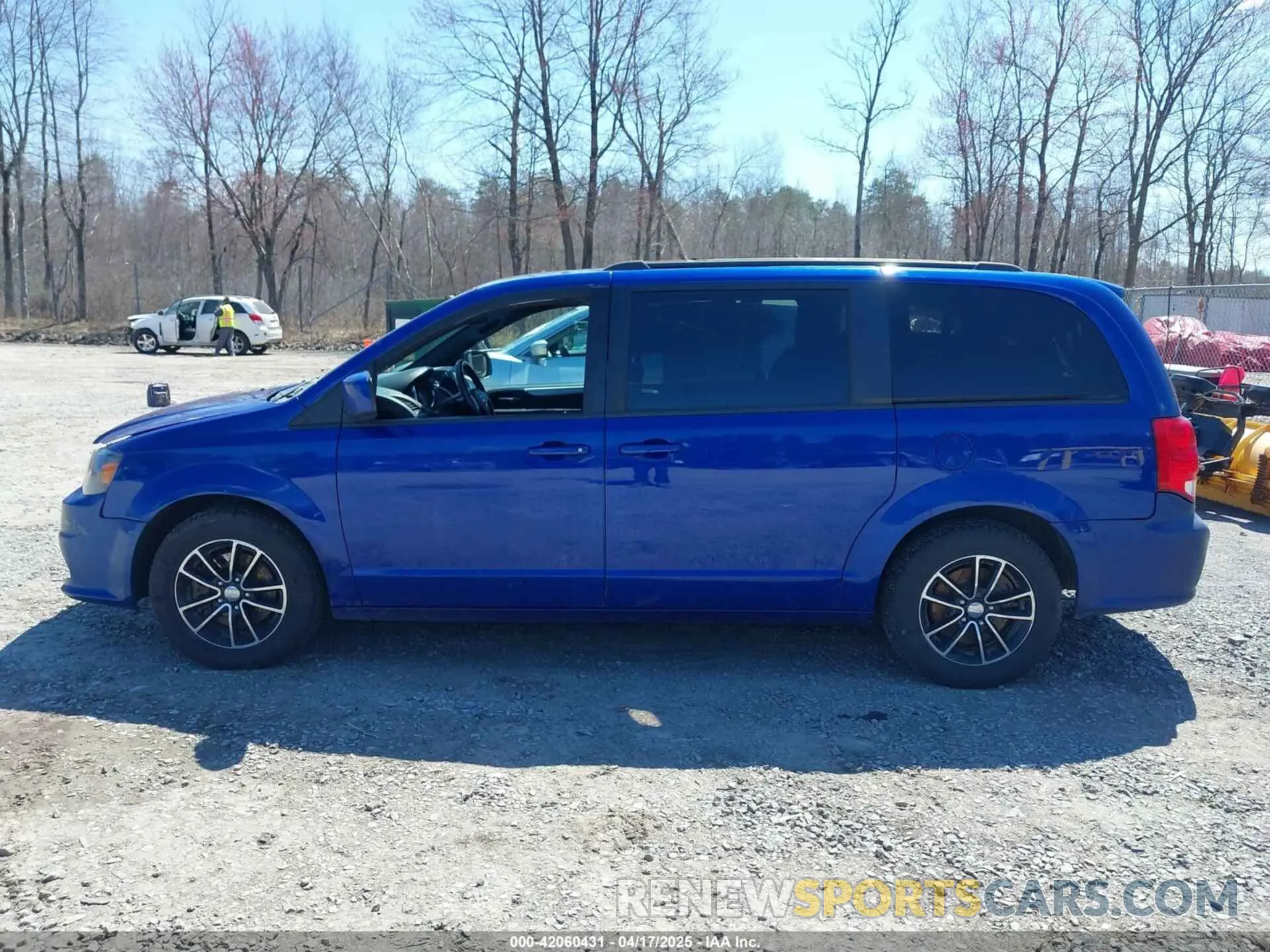 14 Photograph of a damaged car 2C4RDGEG2KR563179 DODGE GRAND CARAVAN 2019