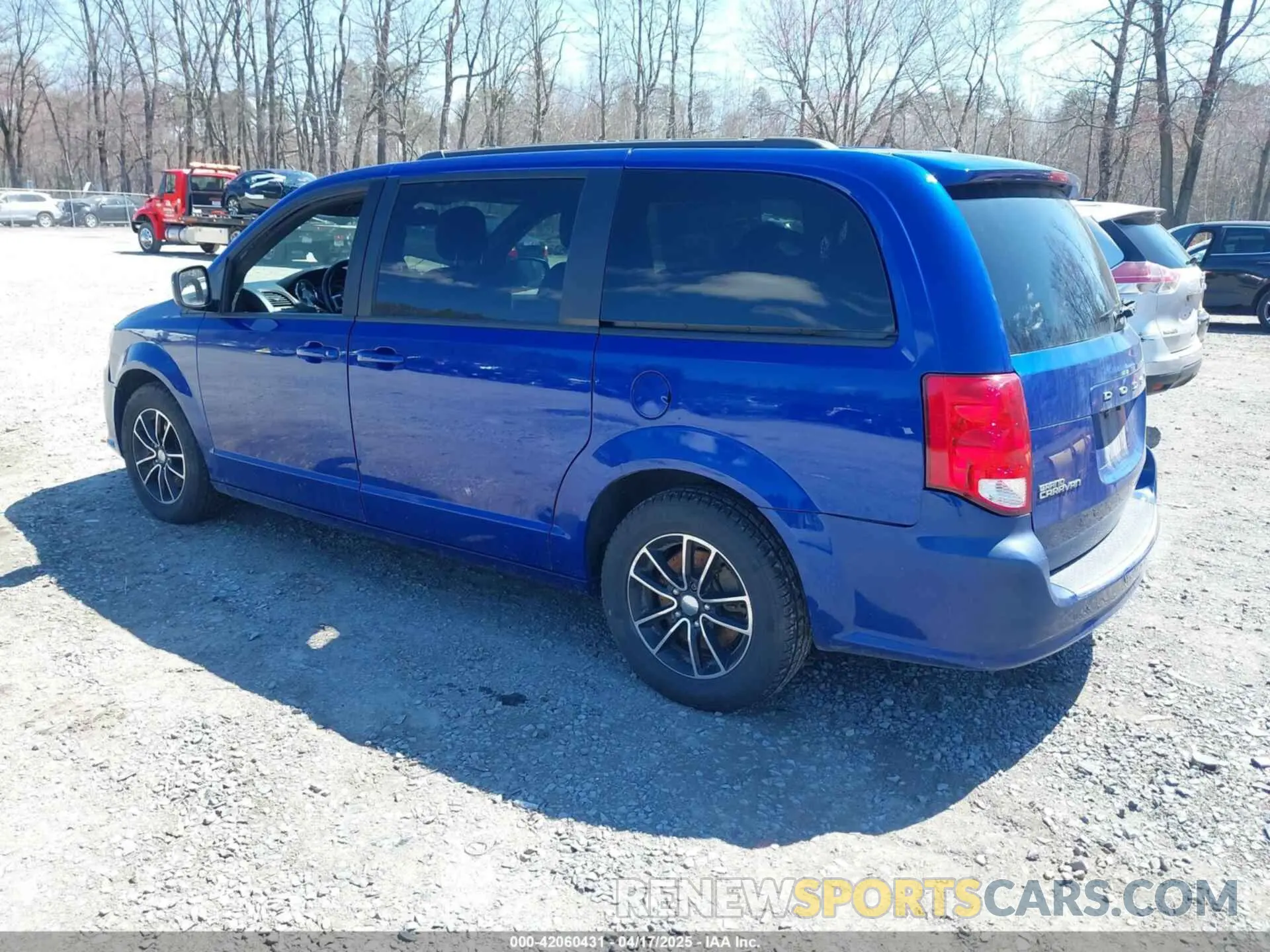 3 Photograph of a damaged car 2C4RDGEG2KR563179 DODGE GRAND CARAVAN 2019