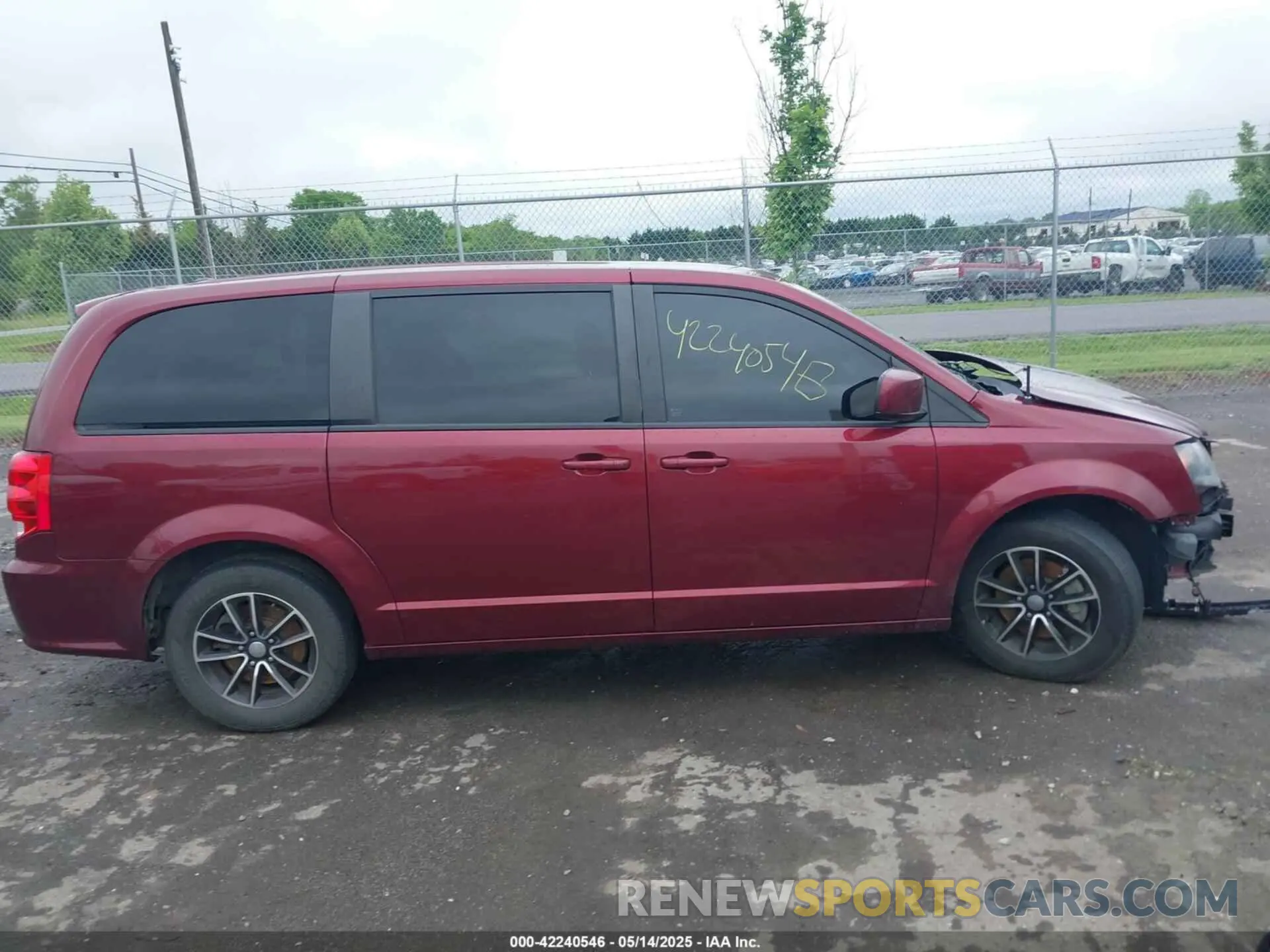 14 Photograph of a damaged car 2C4RDGEG2KR617905 DODGE GRAND CARAVAN 2019