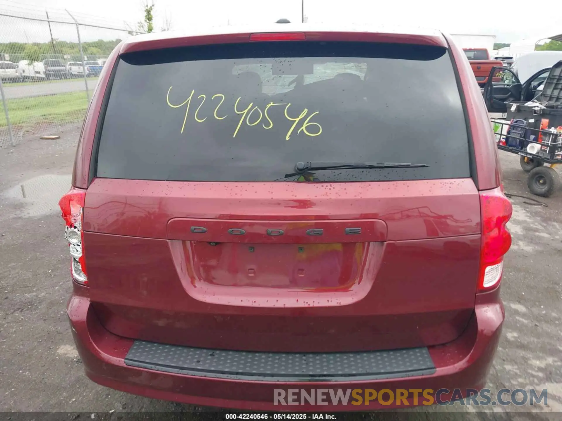 17 Photograph of a damaged car 2C4RDGEG2KR617905 DODGE GRAND CARAVAN 2019