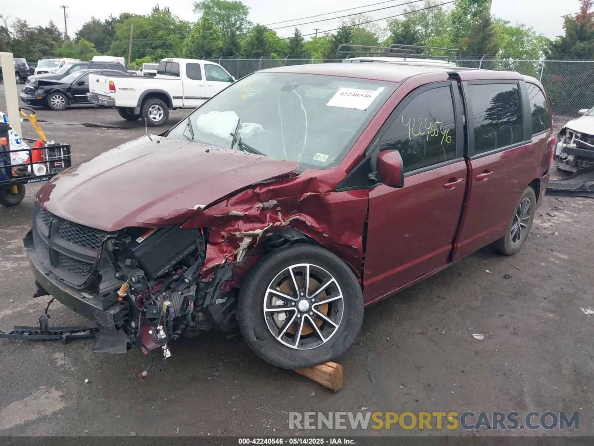 2 Photograph of a damaged car 2C4RDGEG2KR617905 DODGE GRAND CARAVAN 2019