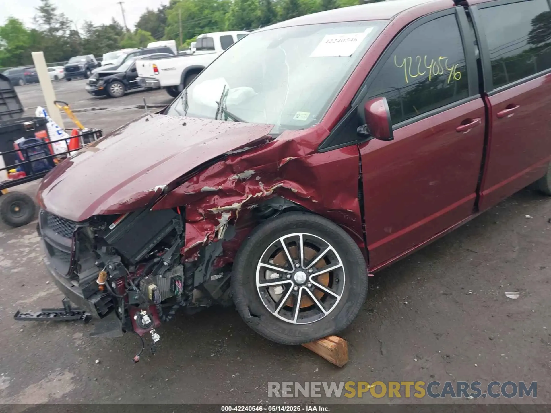 6 Photograph of a damaged car 2C4RDGEG2KR617905 DODGE GRAND CARAVAN 2019