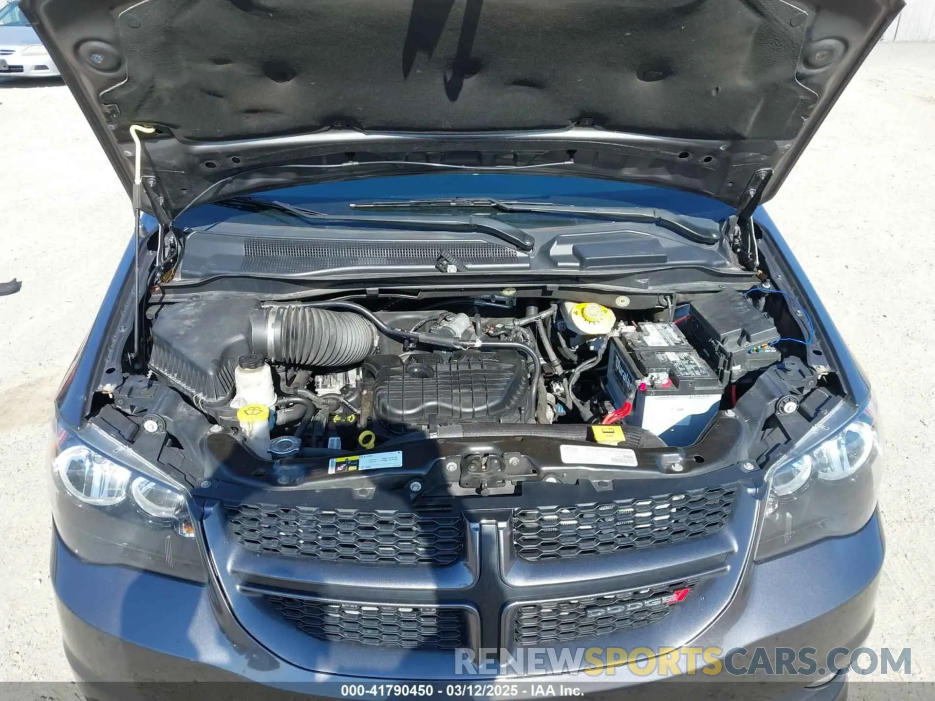 10 Photograph of a damaged car 2C4RDGEG2KR694581 DODGE GRAND CARAVAN 2019