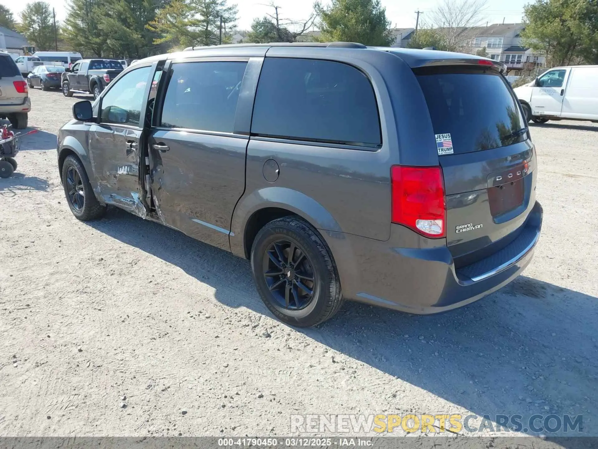3 Photograph of a damaged car 2C4RDGEG2KR694581 DODGE GRAND CARAVAN 2019