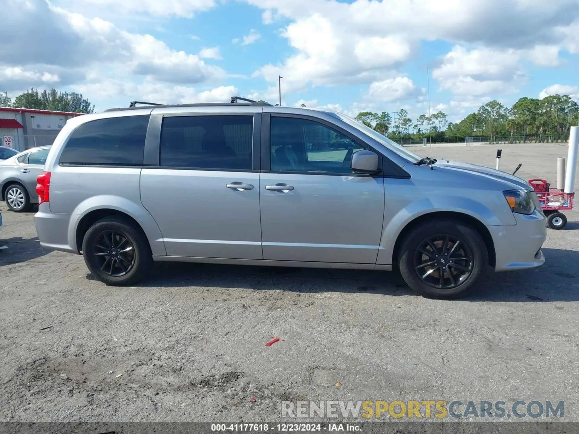 13 Photograph of a damaged car 2C4RDGEG2KR736330 DODGE GRAND CARAVAN 2019