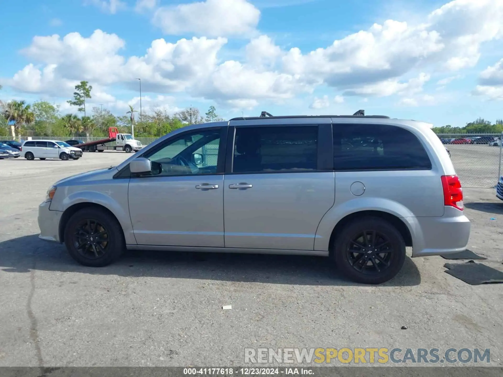 14 Photograph of a damaged car 2C4RDGEG2KR736330 DODGE GRAND CARAVAN 2019