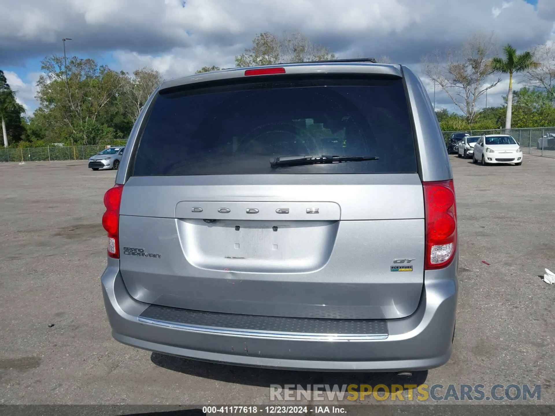 16 Photograph of a damaged car 2C4RDGEG2KR736330 DODGE GRAND CARAVAN 2019