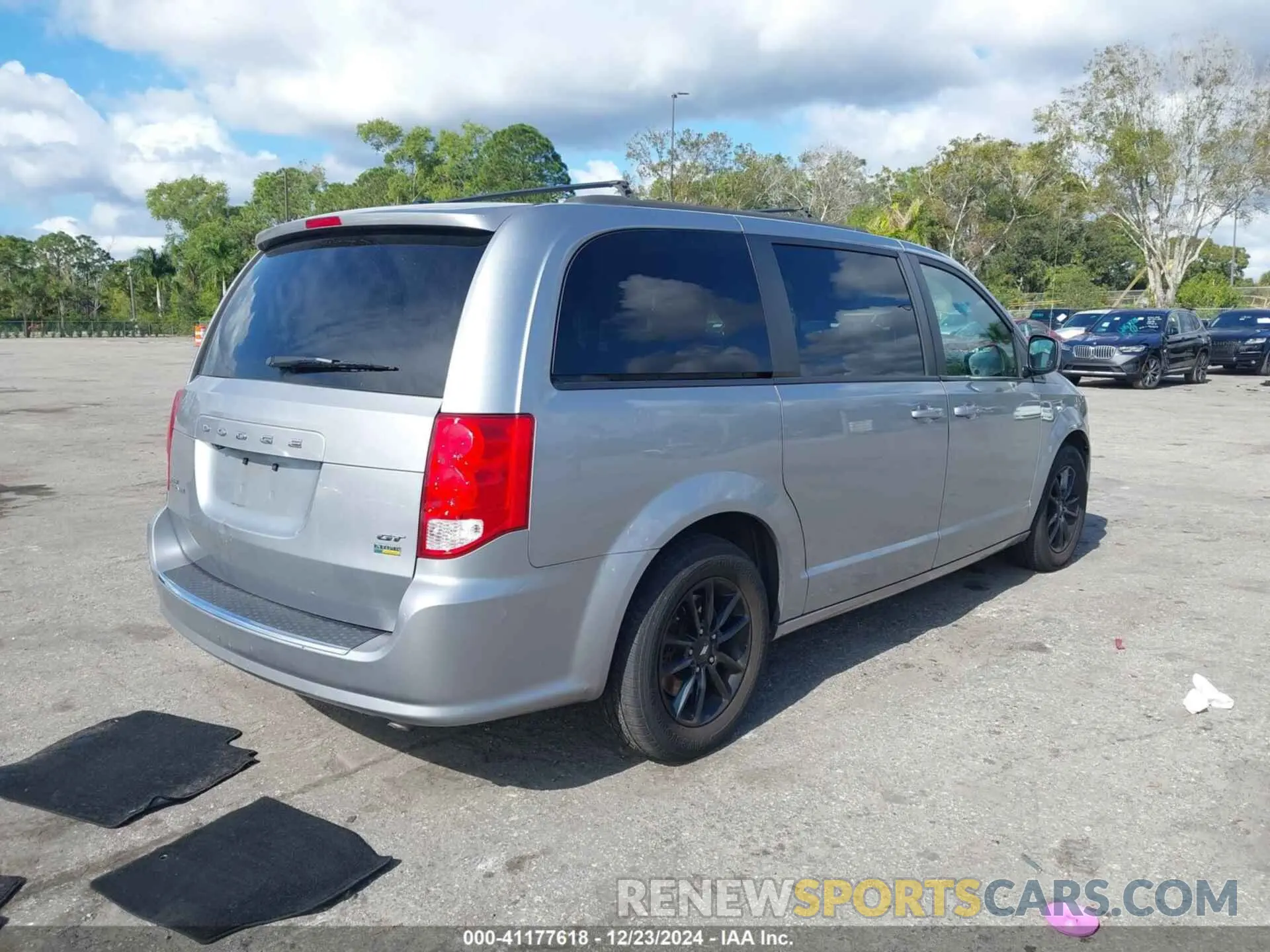 4 Photograph of a damaged car 2C4RDGEG2KR736330 DODGE GRAND CARAVAN 2019