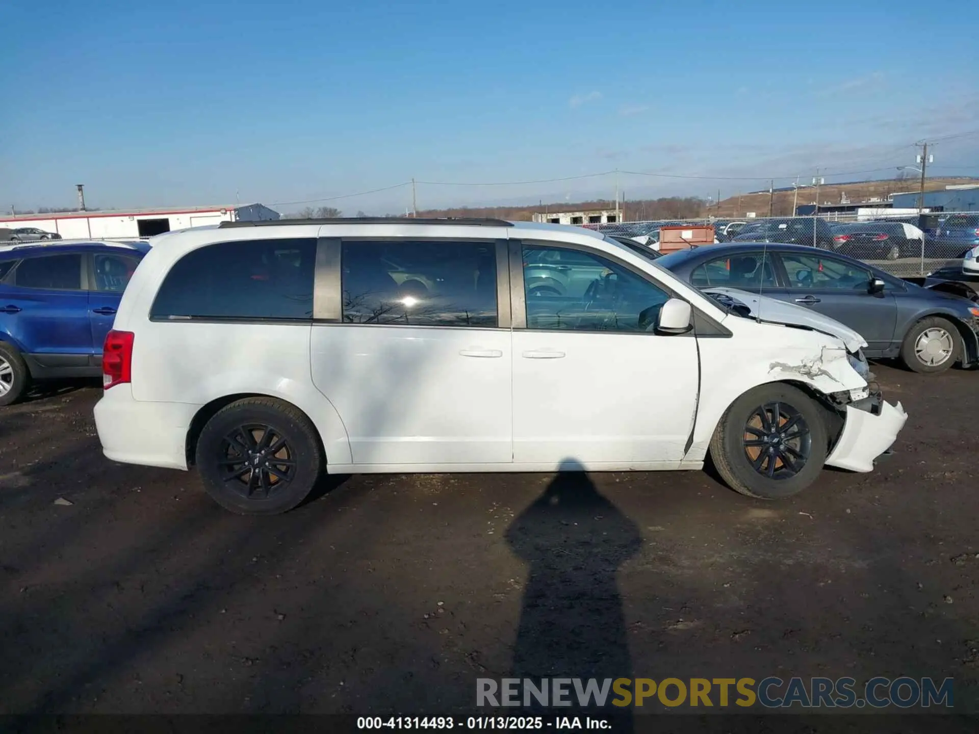 13 Photograph of a damaged car 2C4RDGEG2KR748042 DODGE GRAND CARAVAN 2019