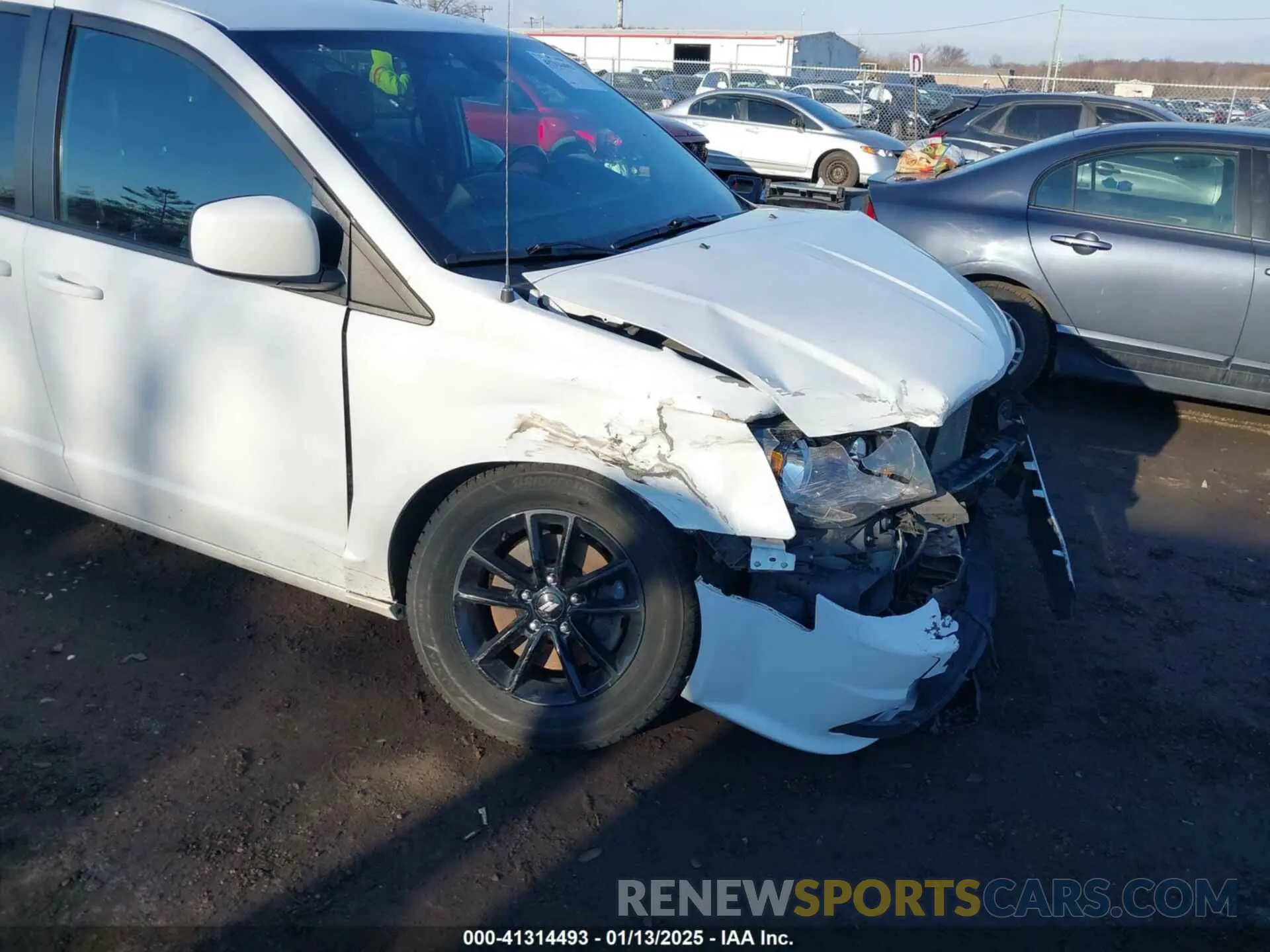 6 Photograph of a damaged car 2C4RDGEG2KR748042 DODGE GRAND CARAVAN 2019