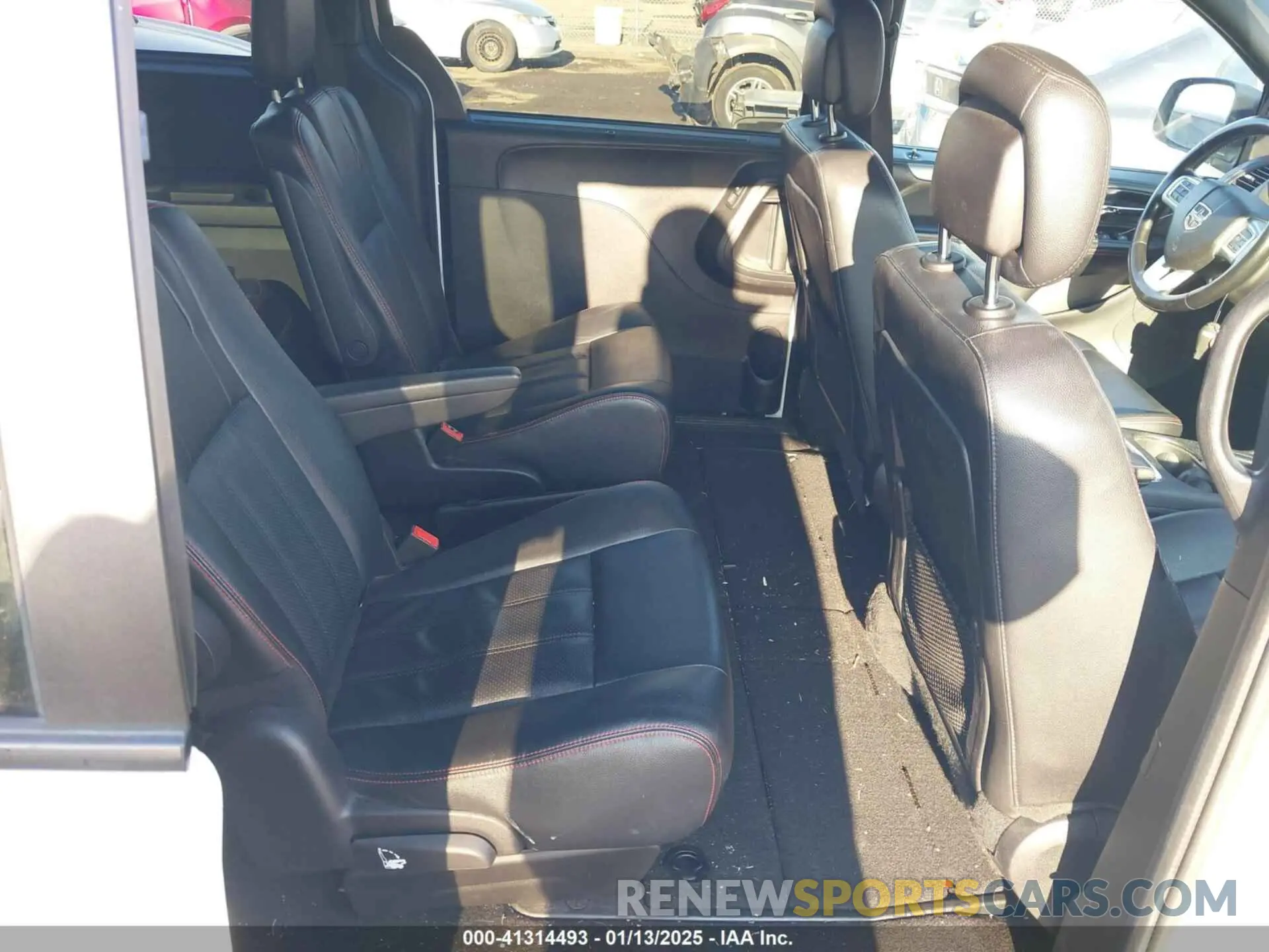 8 Photograph of a damaged car 2C4RDGEG2KR748042 DODGE GRAND CARAVAN 2019