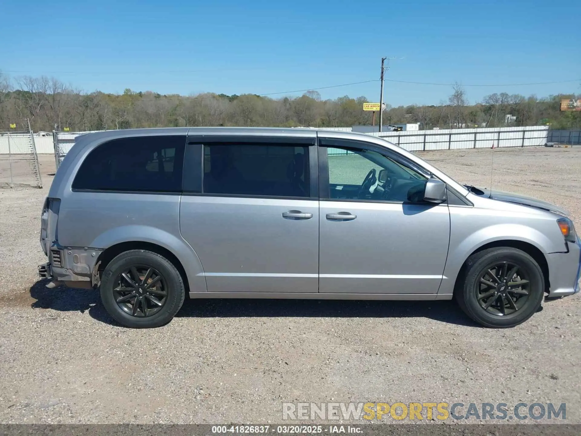 14 Photograph of a damaged car 2C4RDGEG2KR760353 DODGE GRAND CARAVAN 2019
