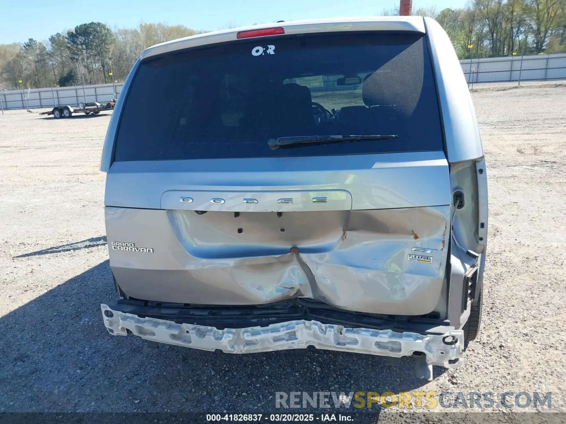 18 Photograph of a damaged car 2C4RDGEG2KR760353 DODGE GRAND CARAVAN 2019